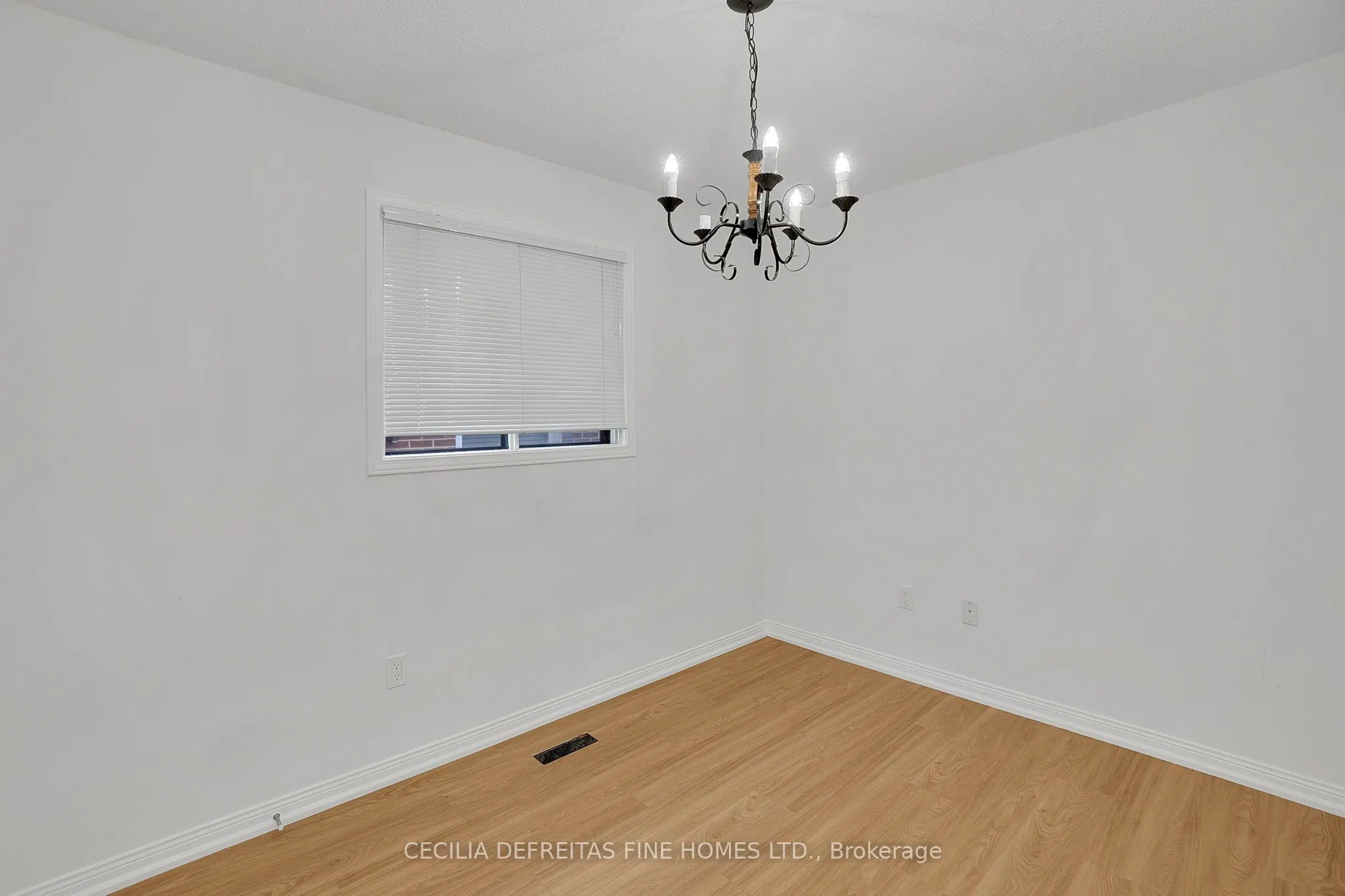 54 Ashburn Crescent, #UPPER