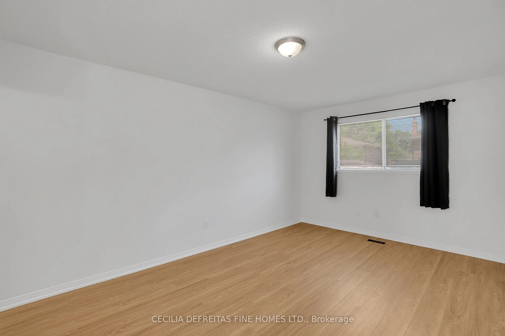 54 Ashburn Crescent, #UPPER