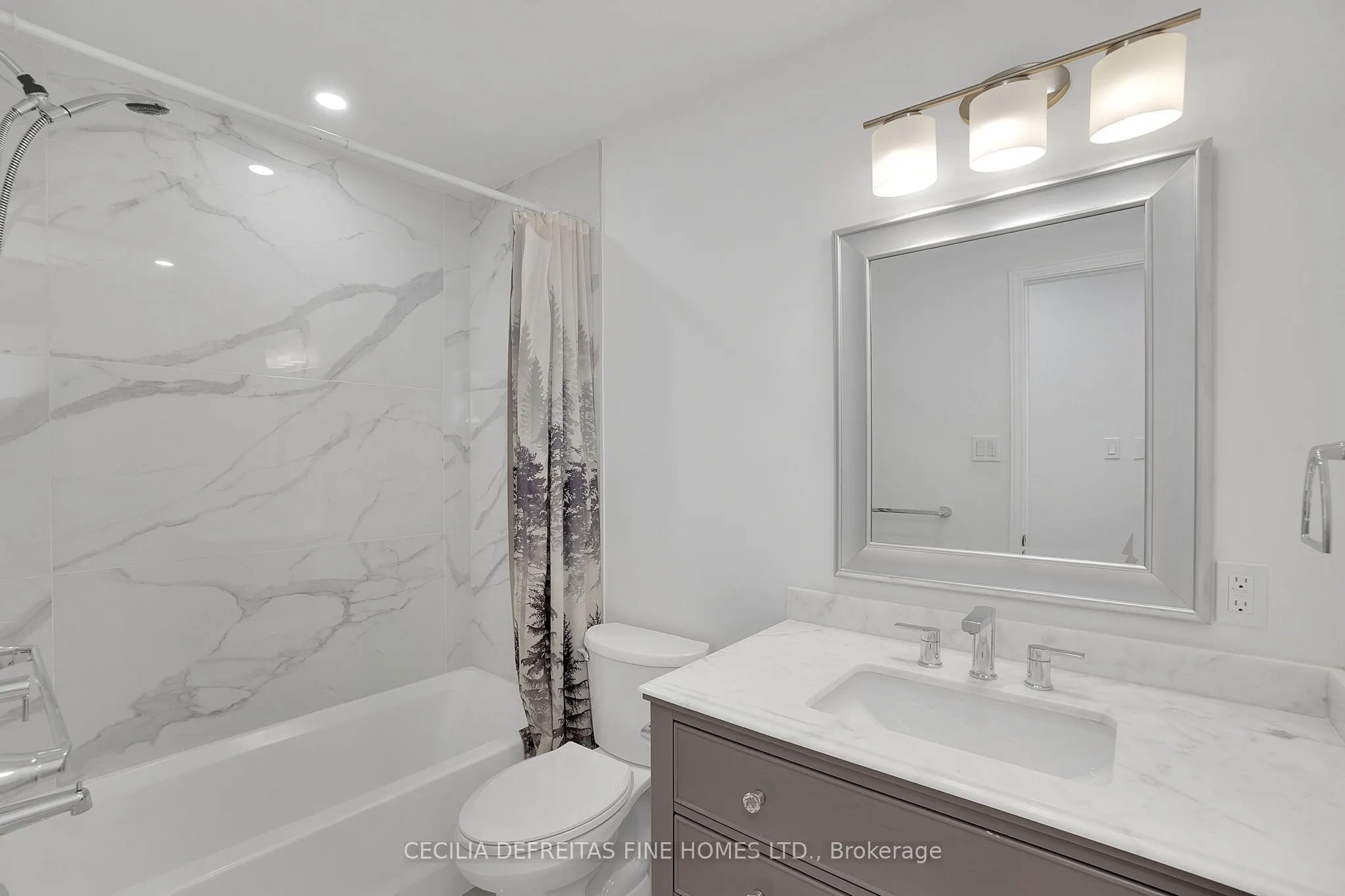 54 Ashburn Crescent, #UPPER