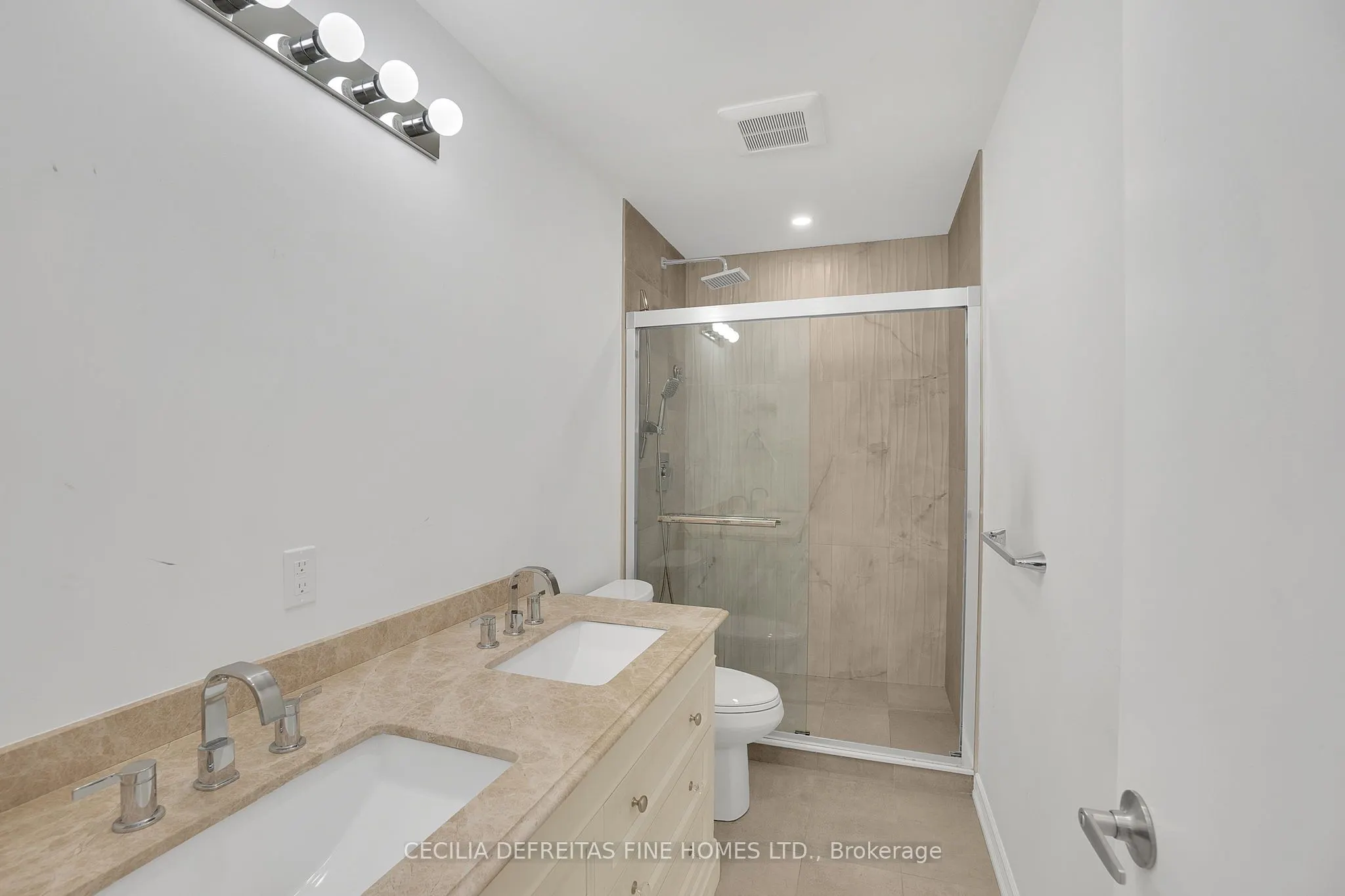 54 Ashburn Crescent, #UPPER