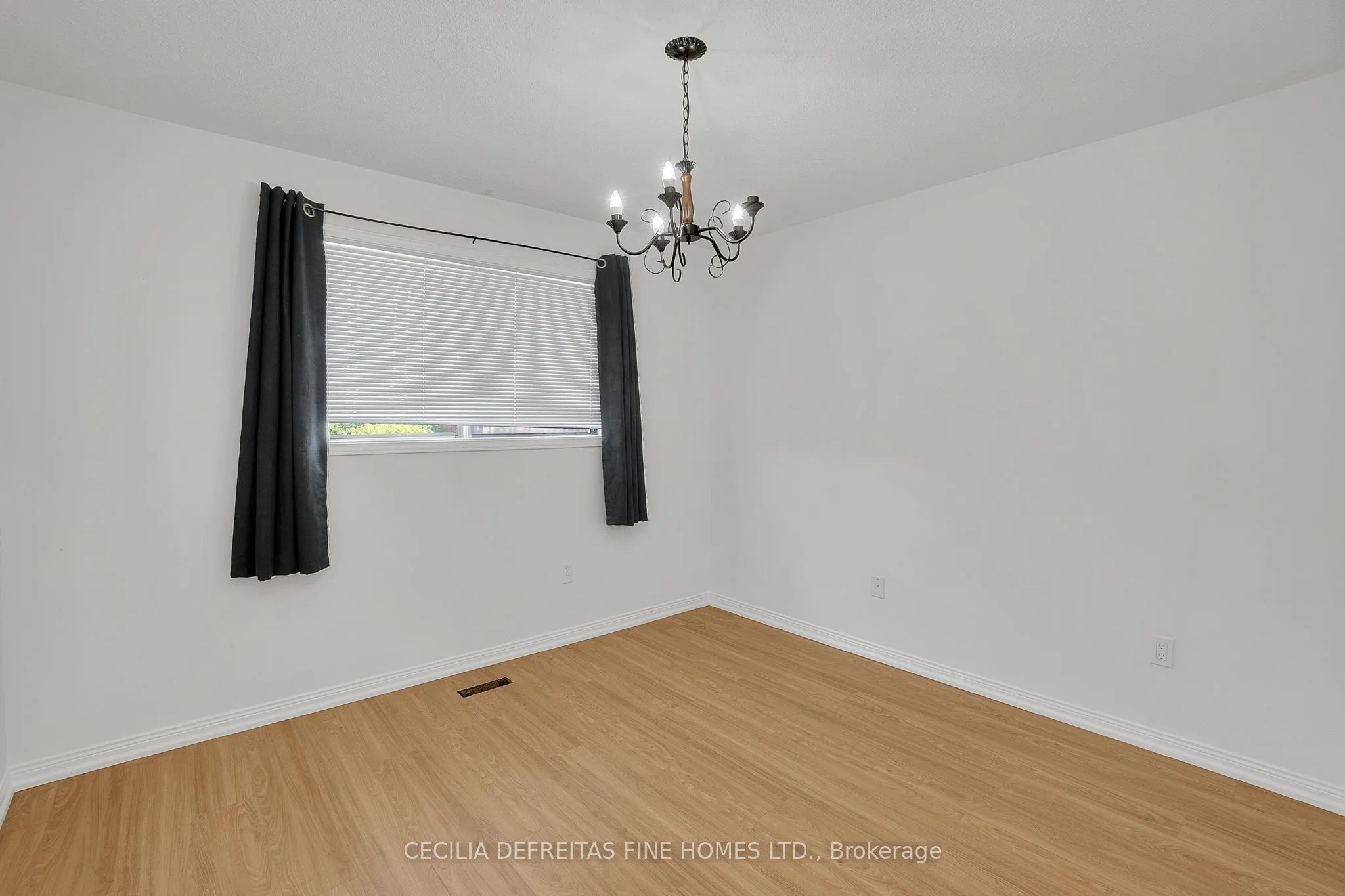 54 Ashburn Crescent, #UPPER