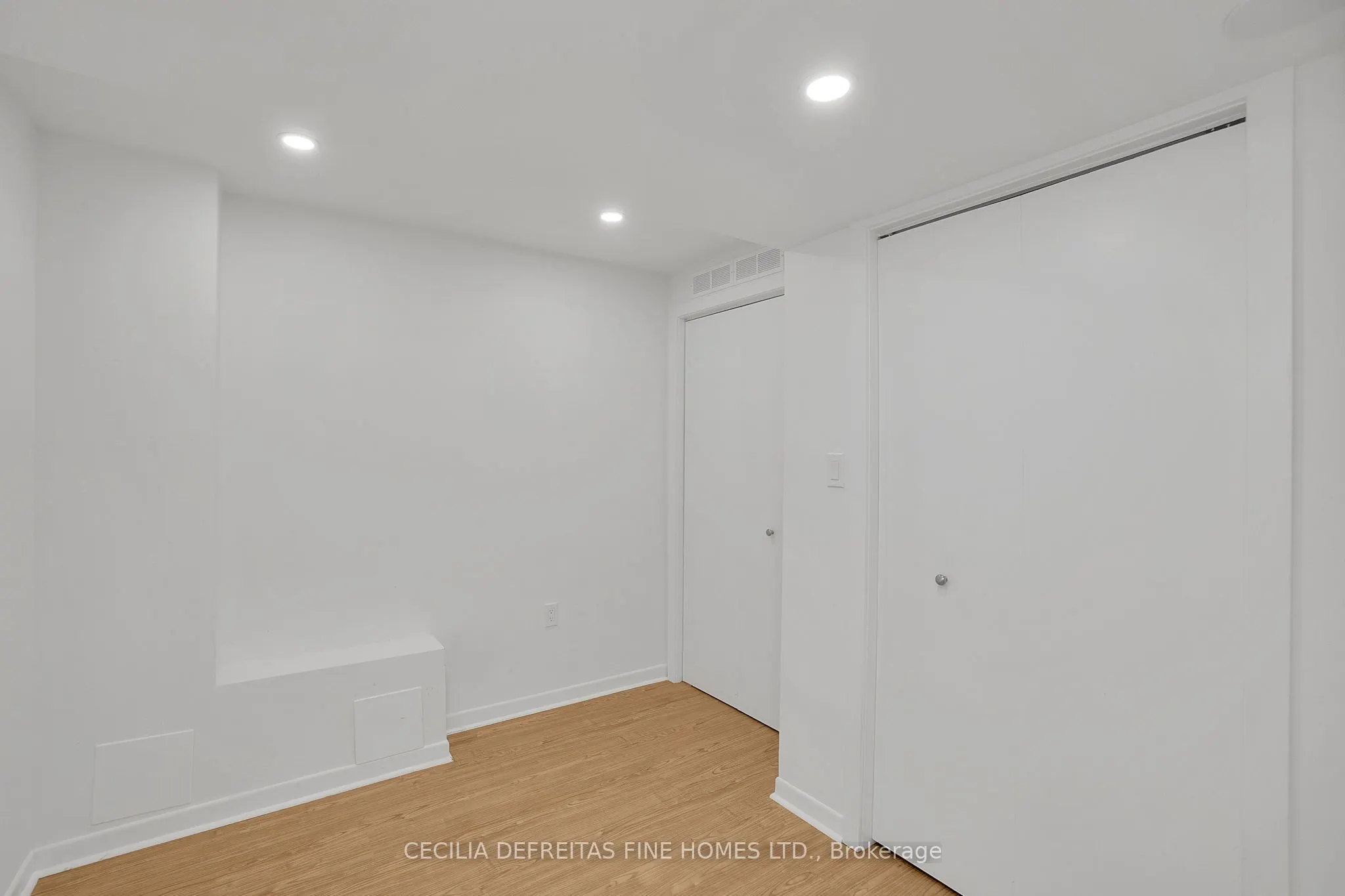 54 Ashburn Crescent, #LOWER