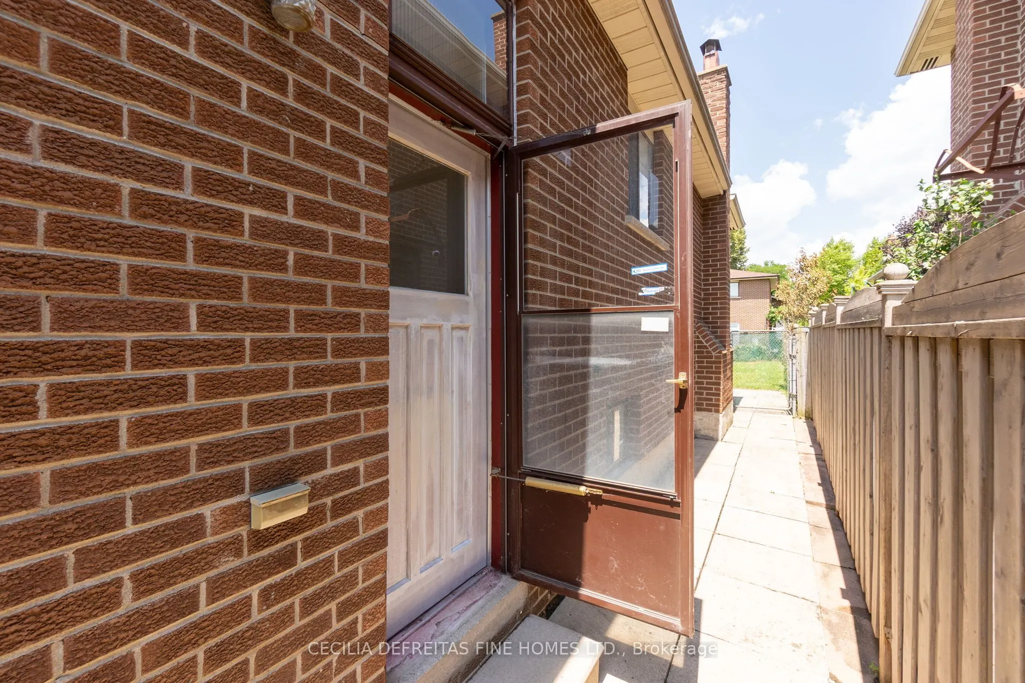 54 Ashburn Crescent, #LOWER