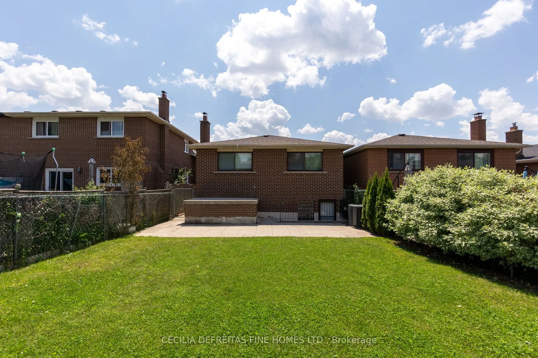 54 Ashburn Crescent, #LOWER