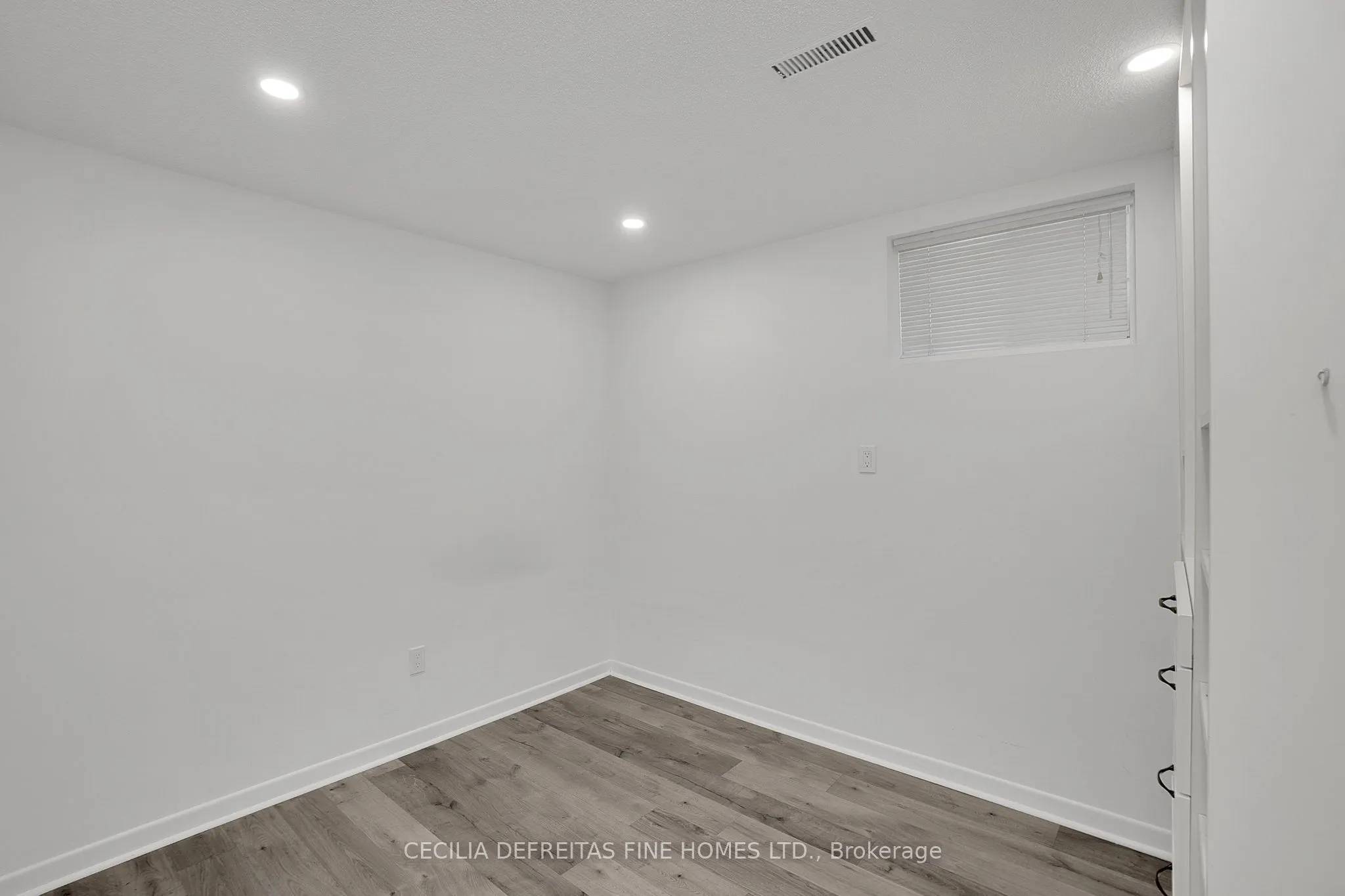 54 Ashburn Crescent, #LOWER