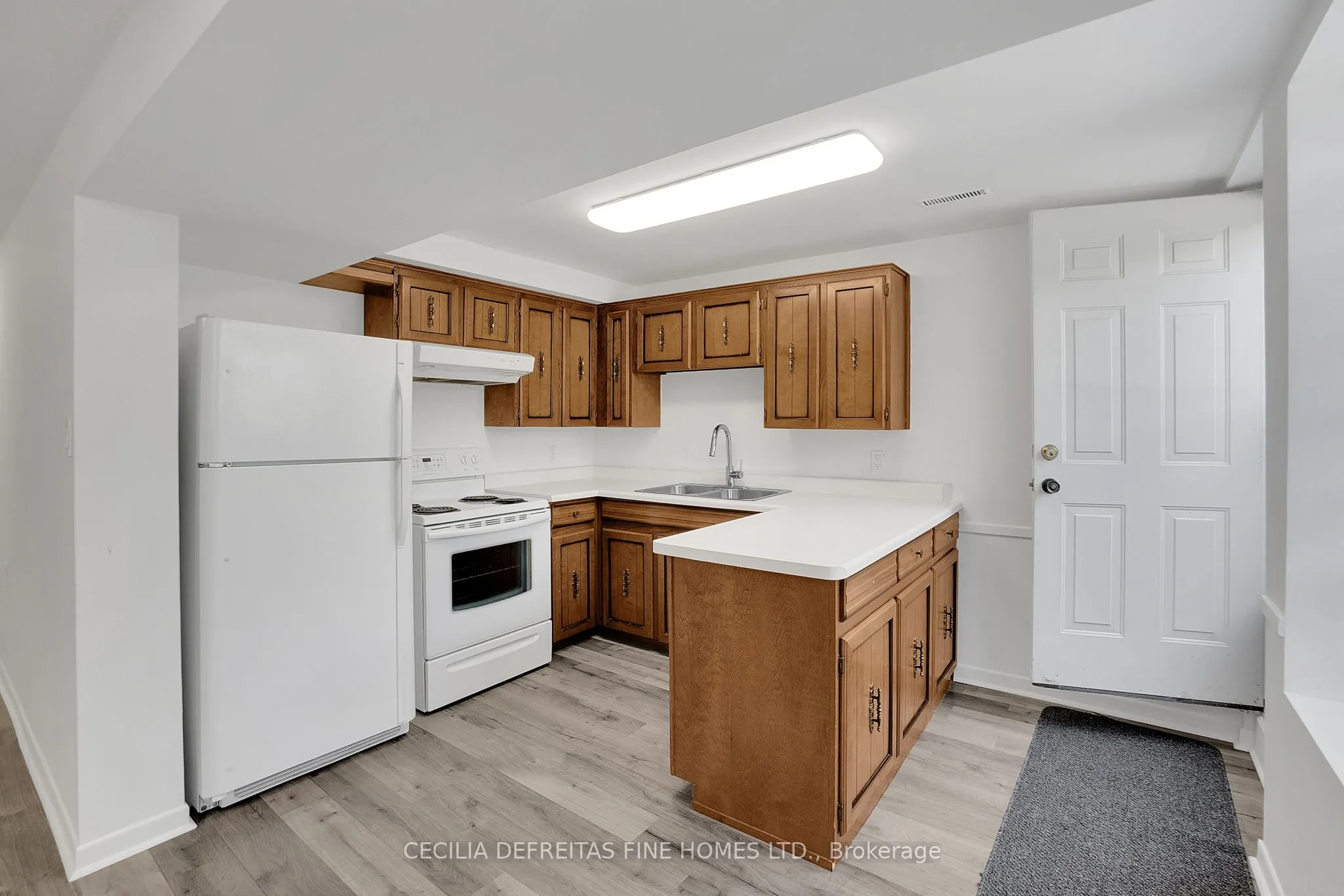 54 Ashburn Crescent, #LOWER