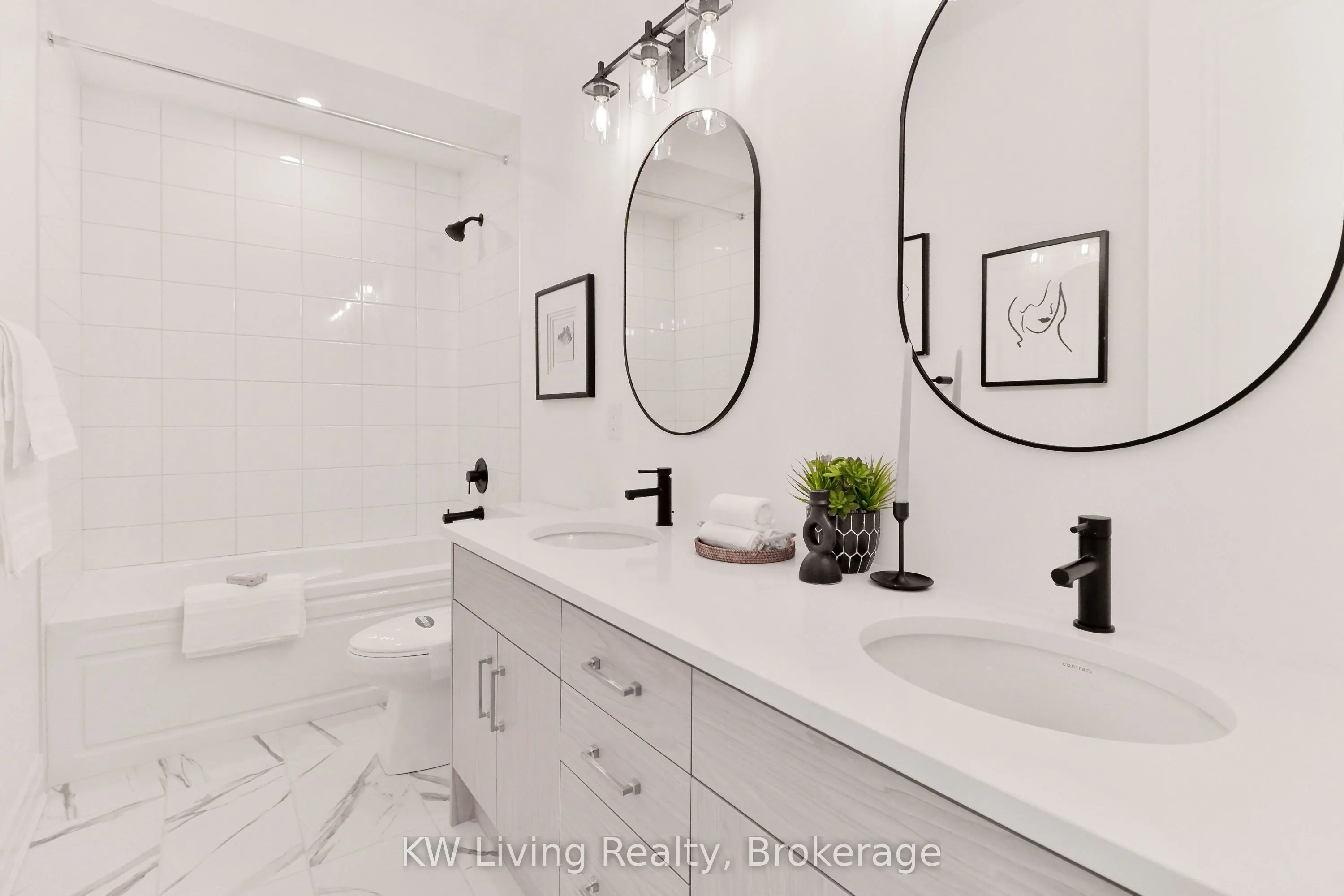 18 Berczy Manor Crescent