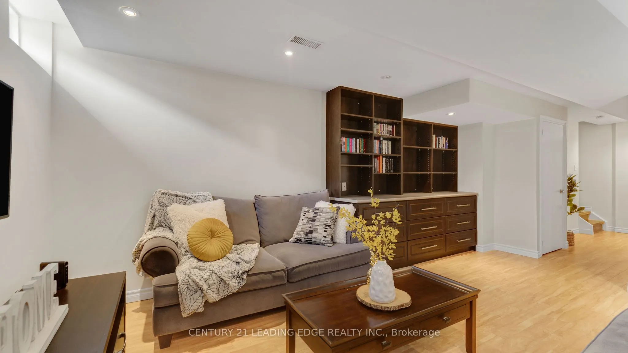15 Jamesway Crescent