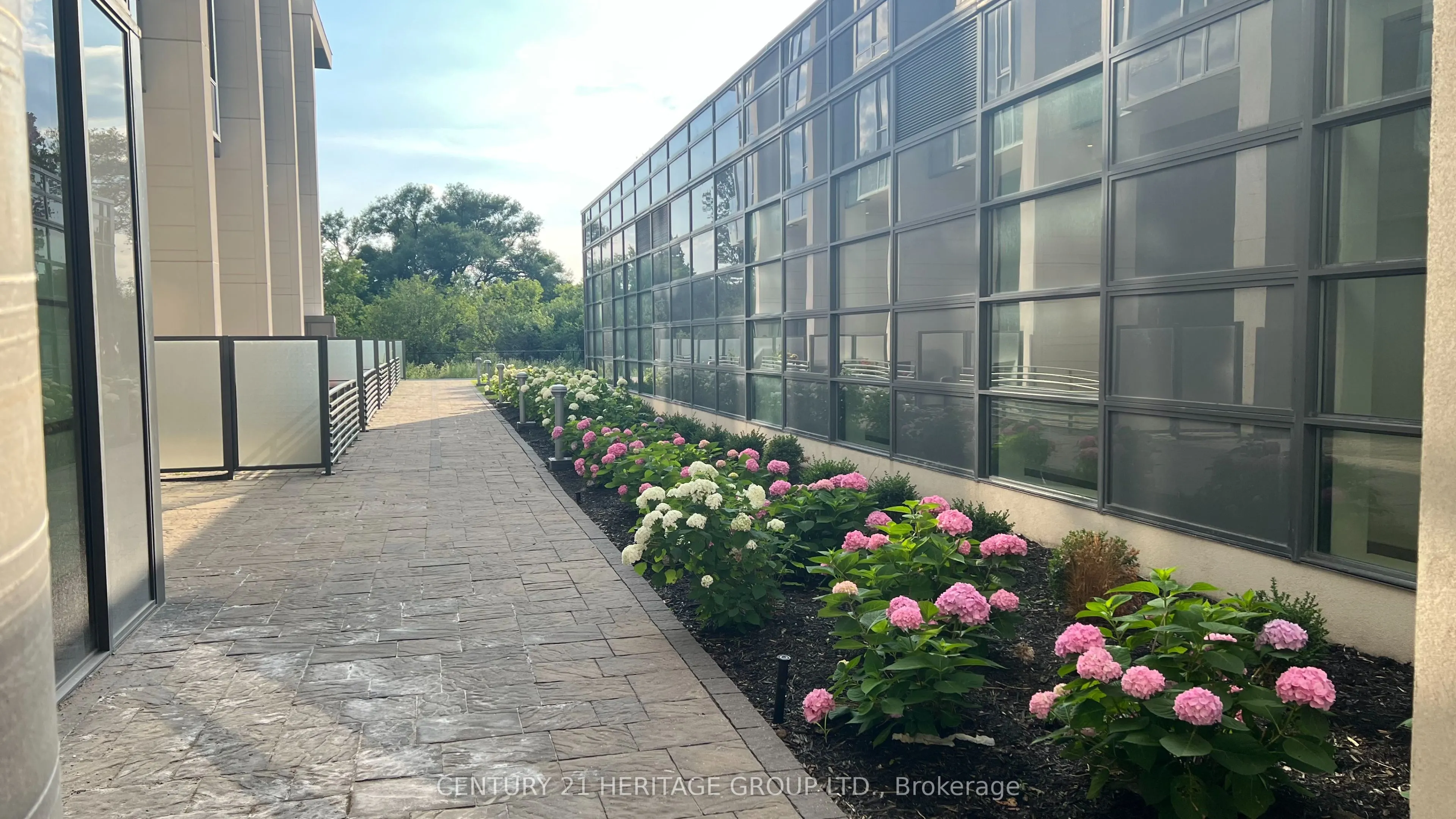 9618 Yonge Street, #207