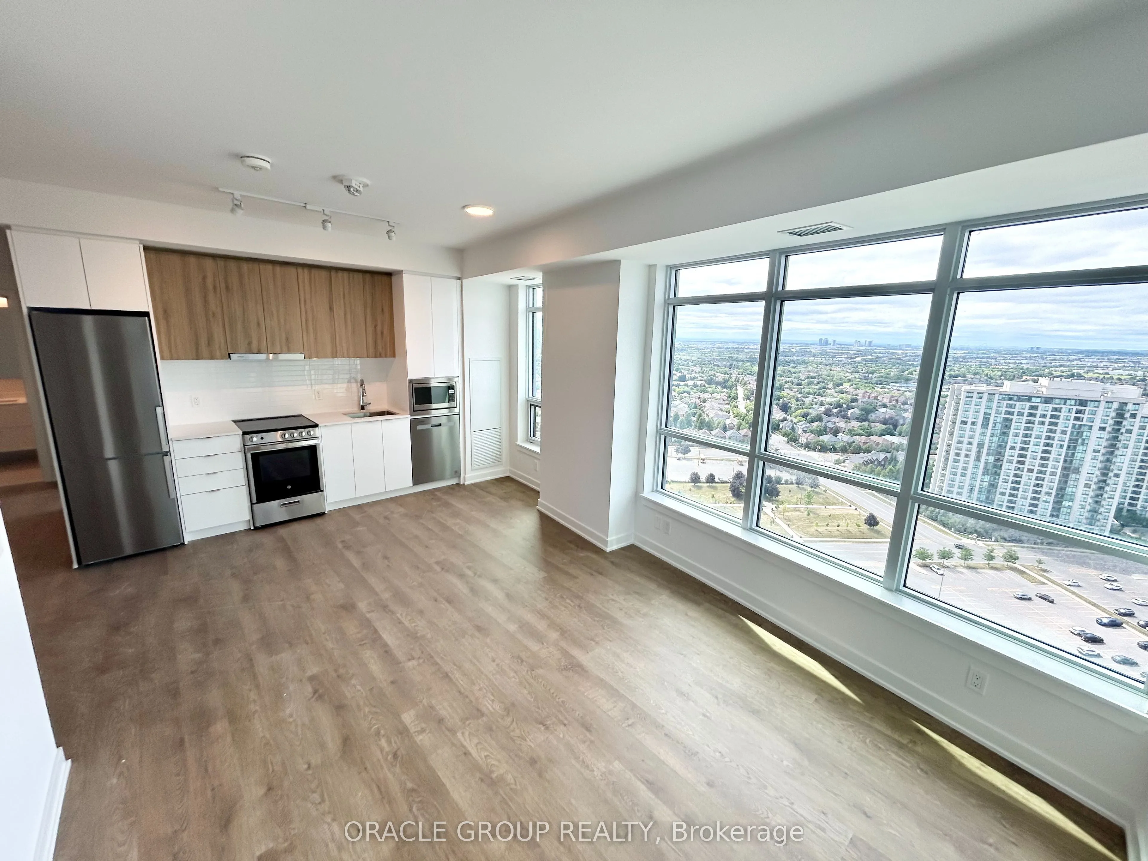 30 Upper Mall Way, #A-2407