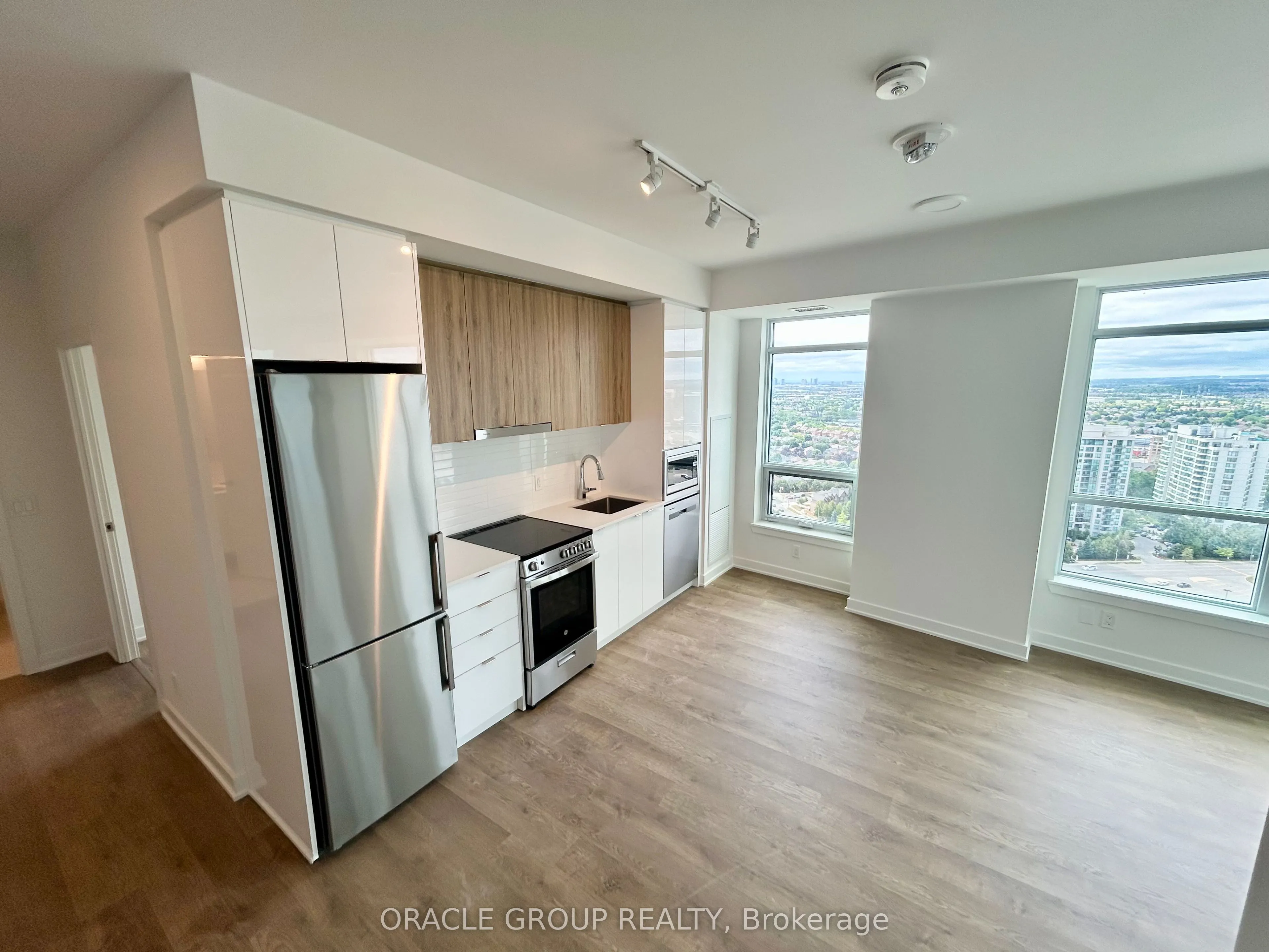 30 Upper Mall Way, #A-2407
