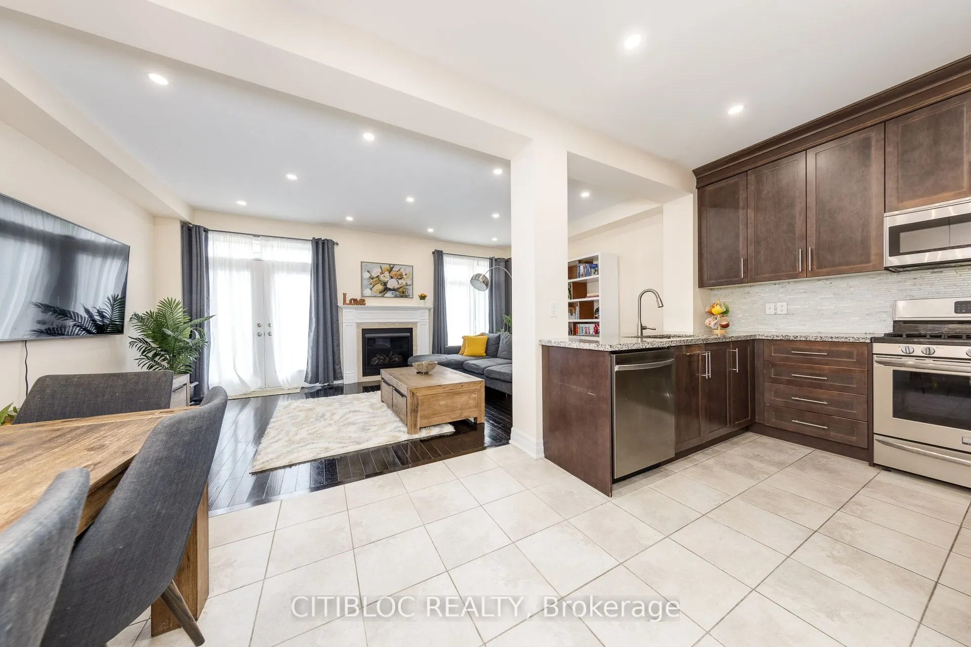 25 Claudview Street