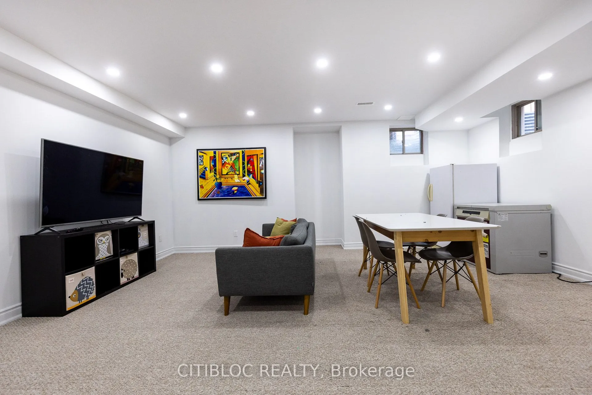 25 Claudview Street