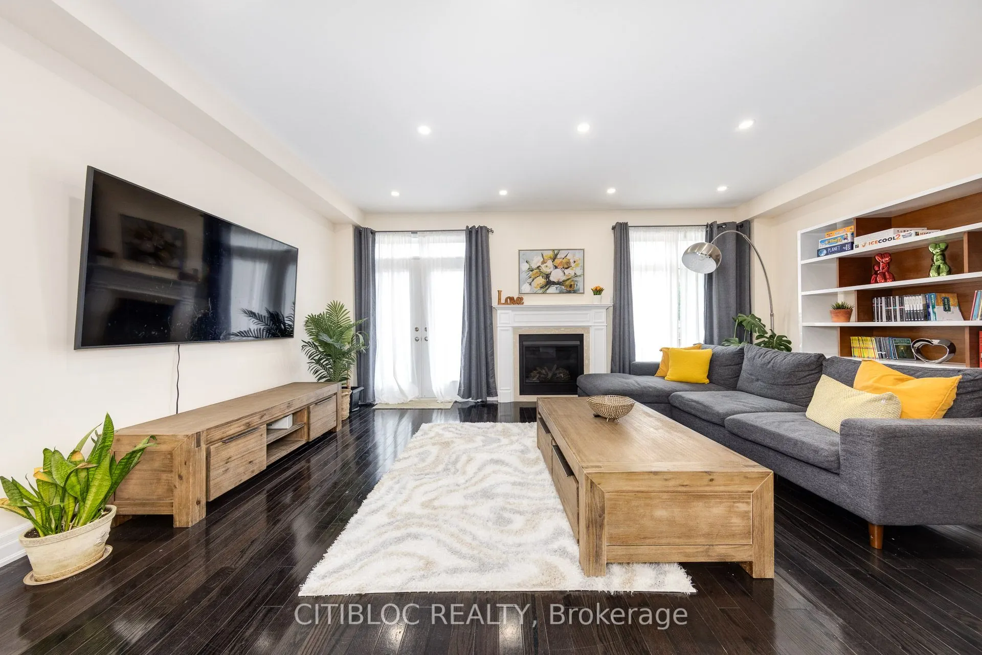 25 Claudview Street