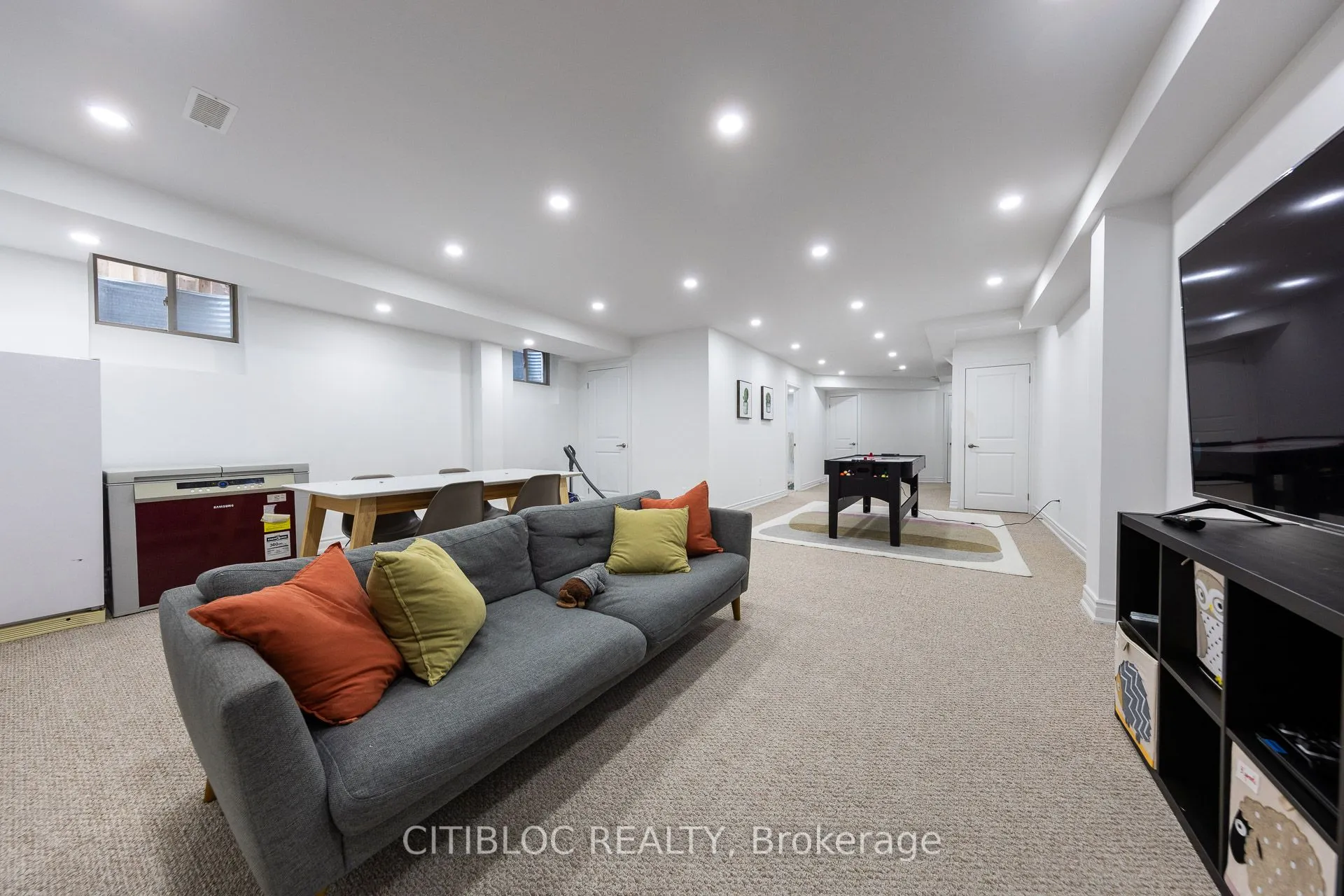 25 Claudview Street