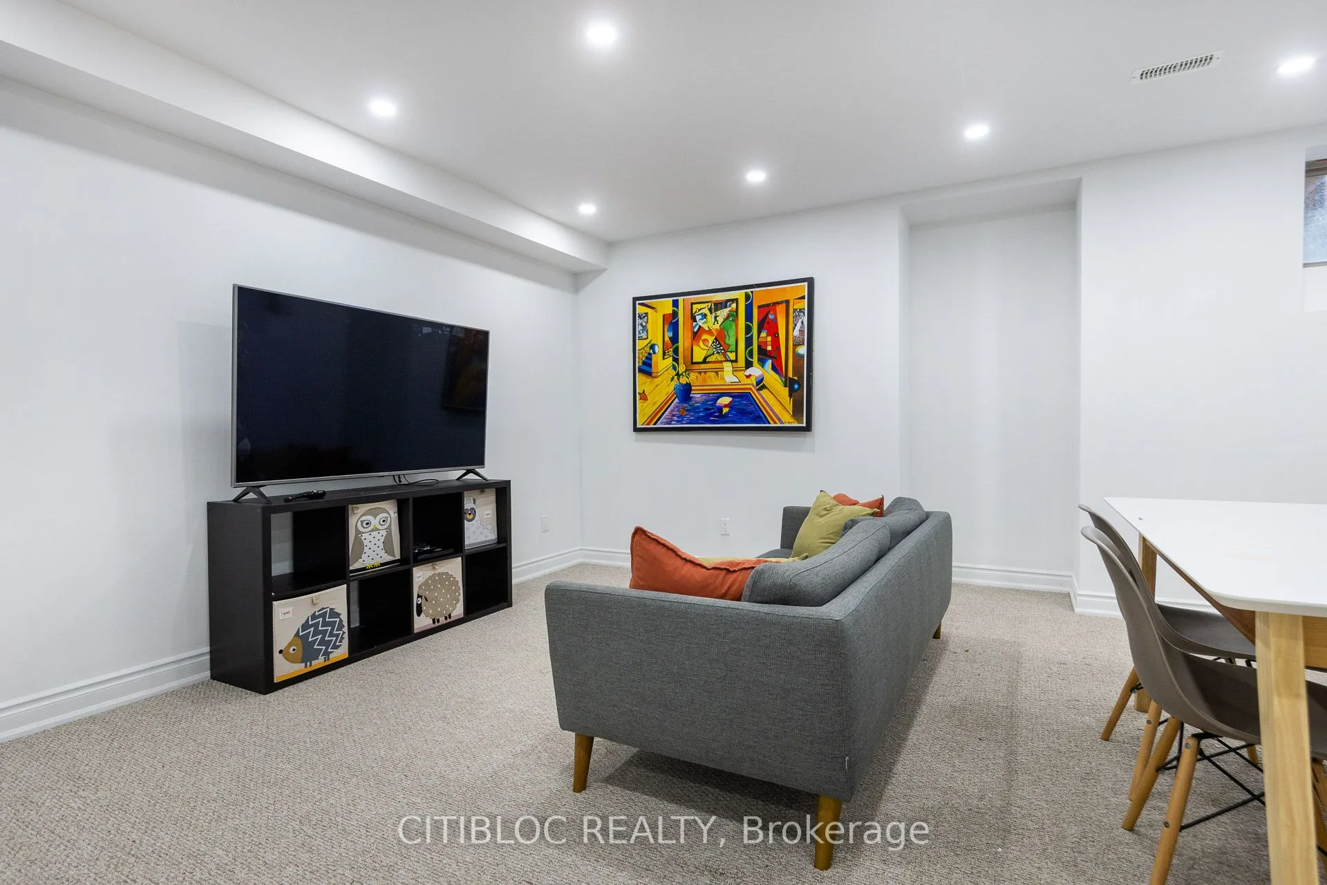 25 Claudview Street