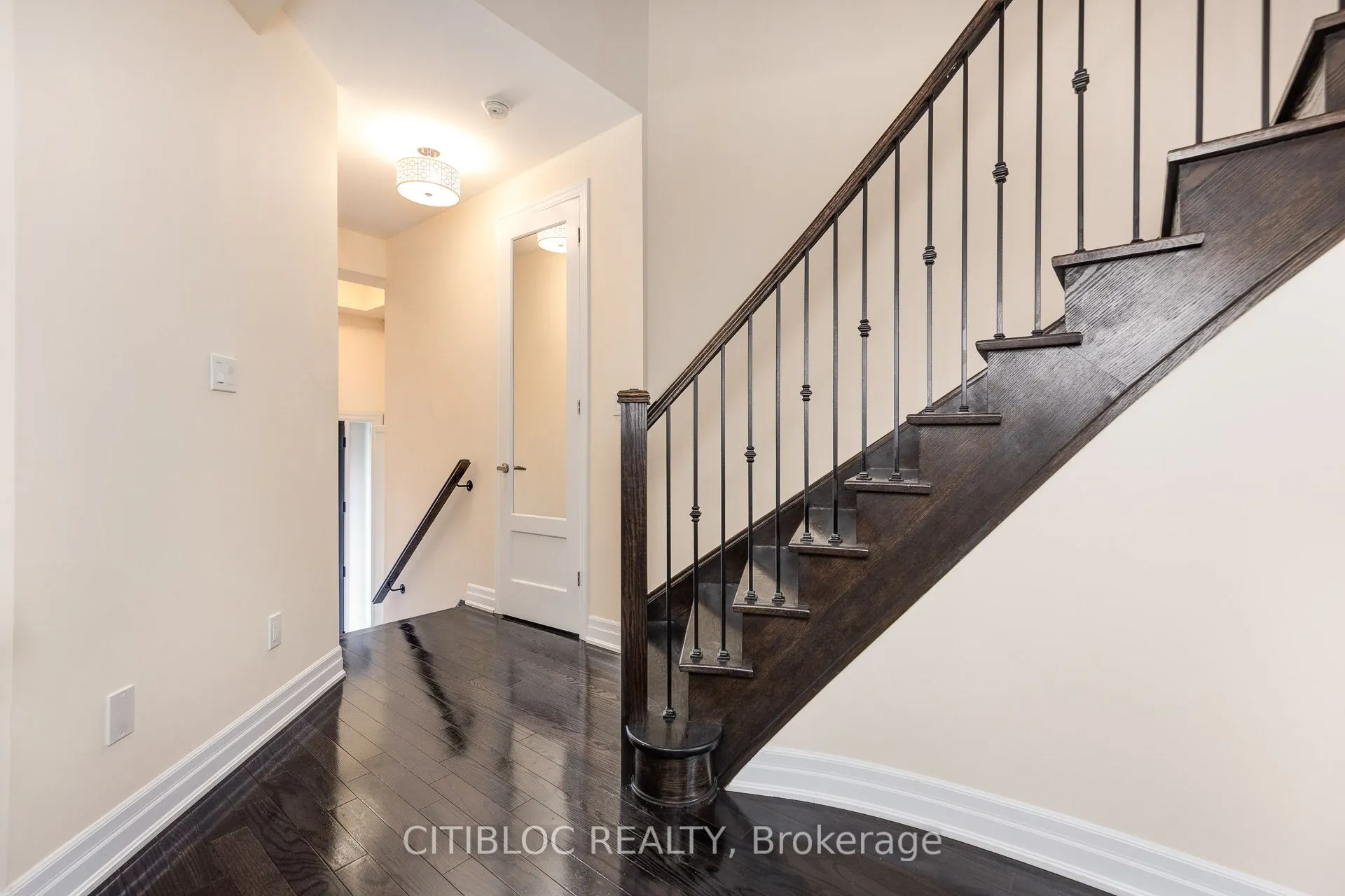 25 Claudview Street