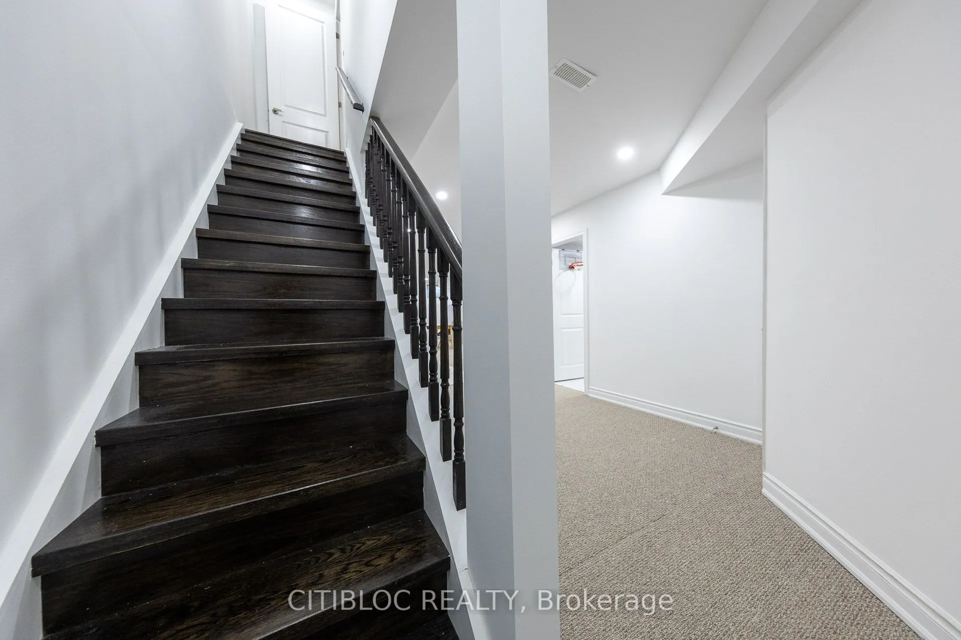 25 Claudview Street
