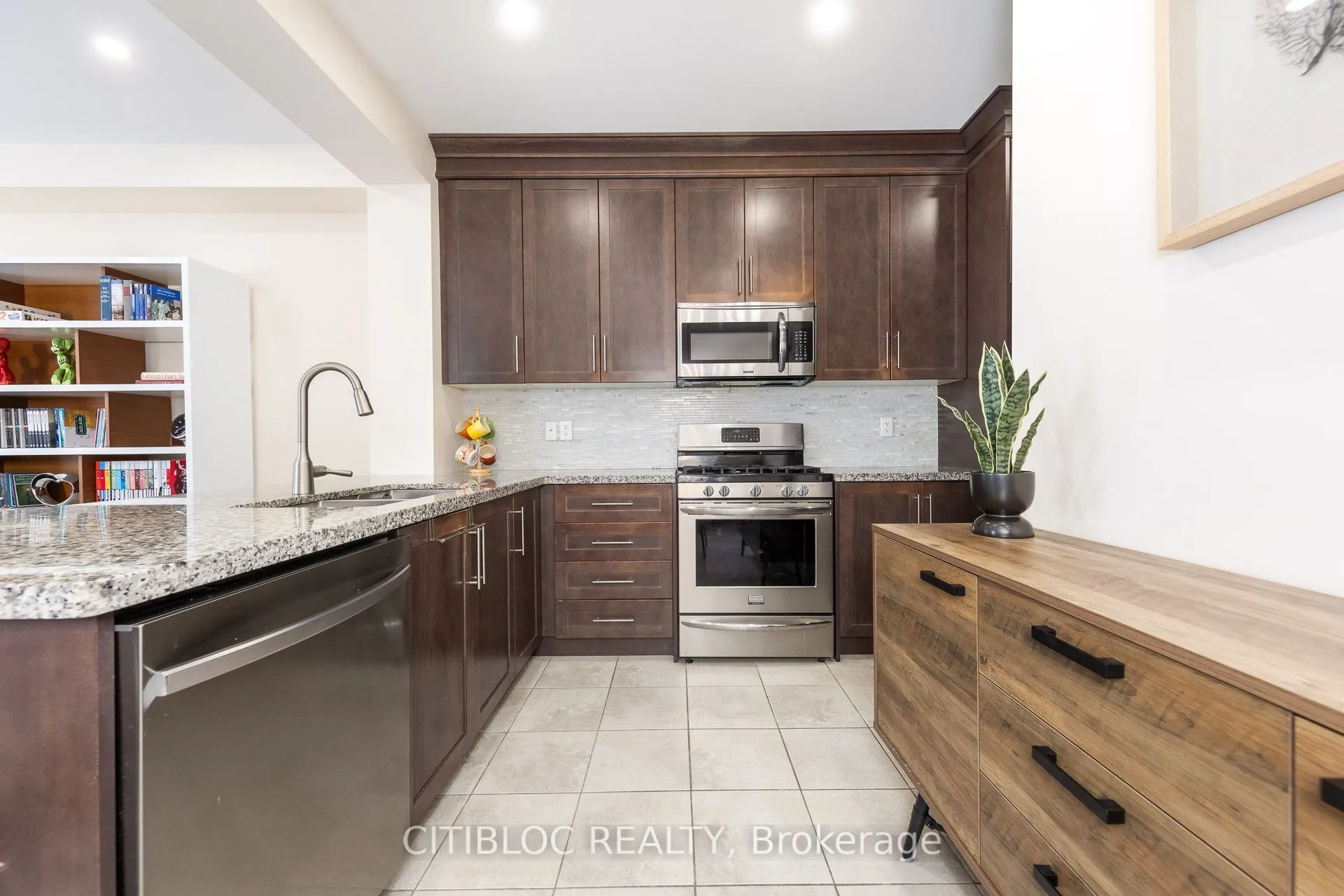 25 Claudview Street