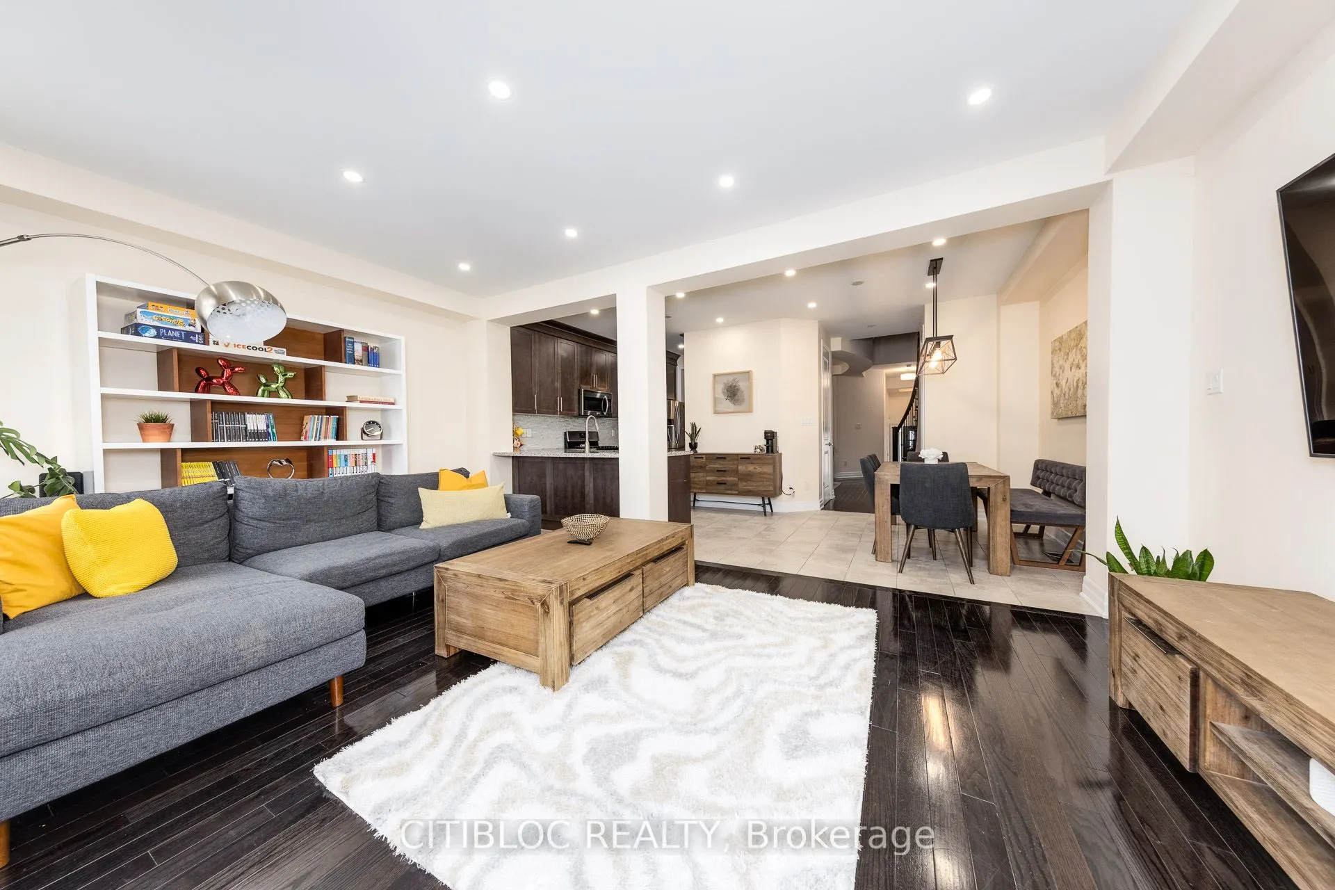 25 Claudview Street