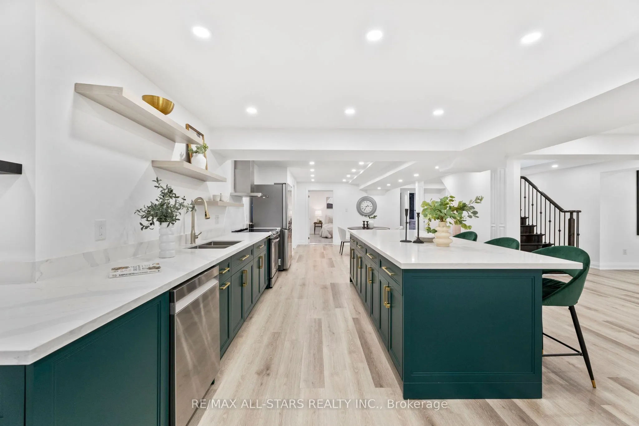 21 Country Club Crescent