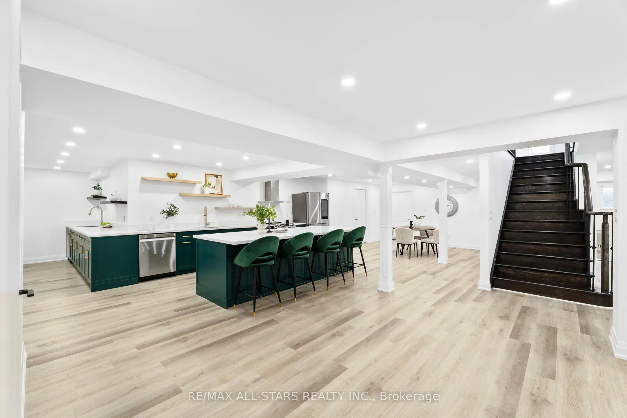 21 Country Club Crescent