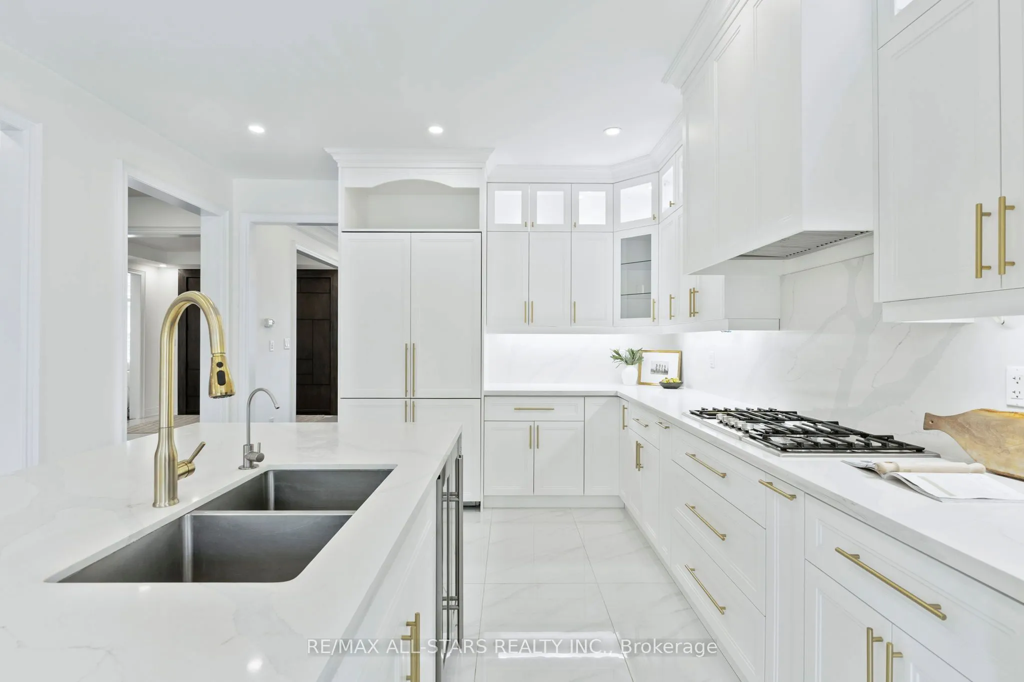 21 Country Club Crescent