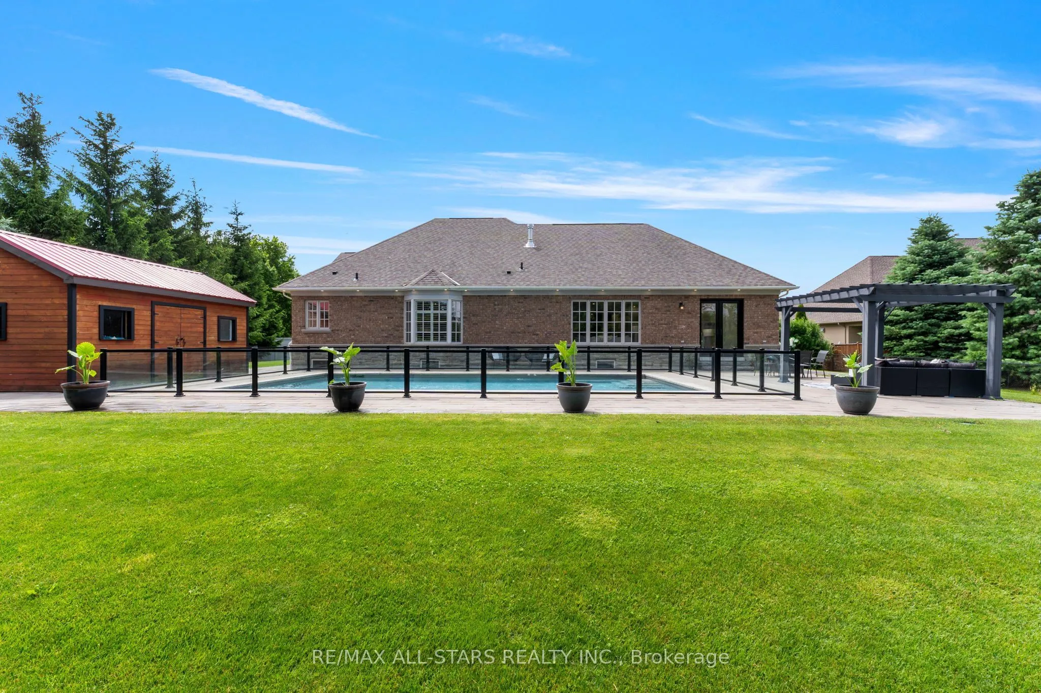 21 Country Club Crescent