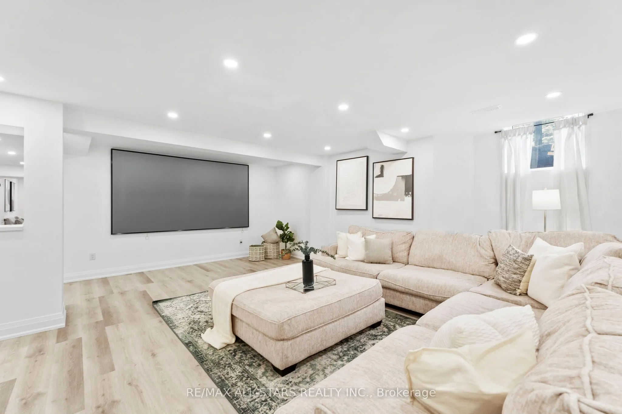 21 Country Club Crescent