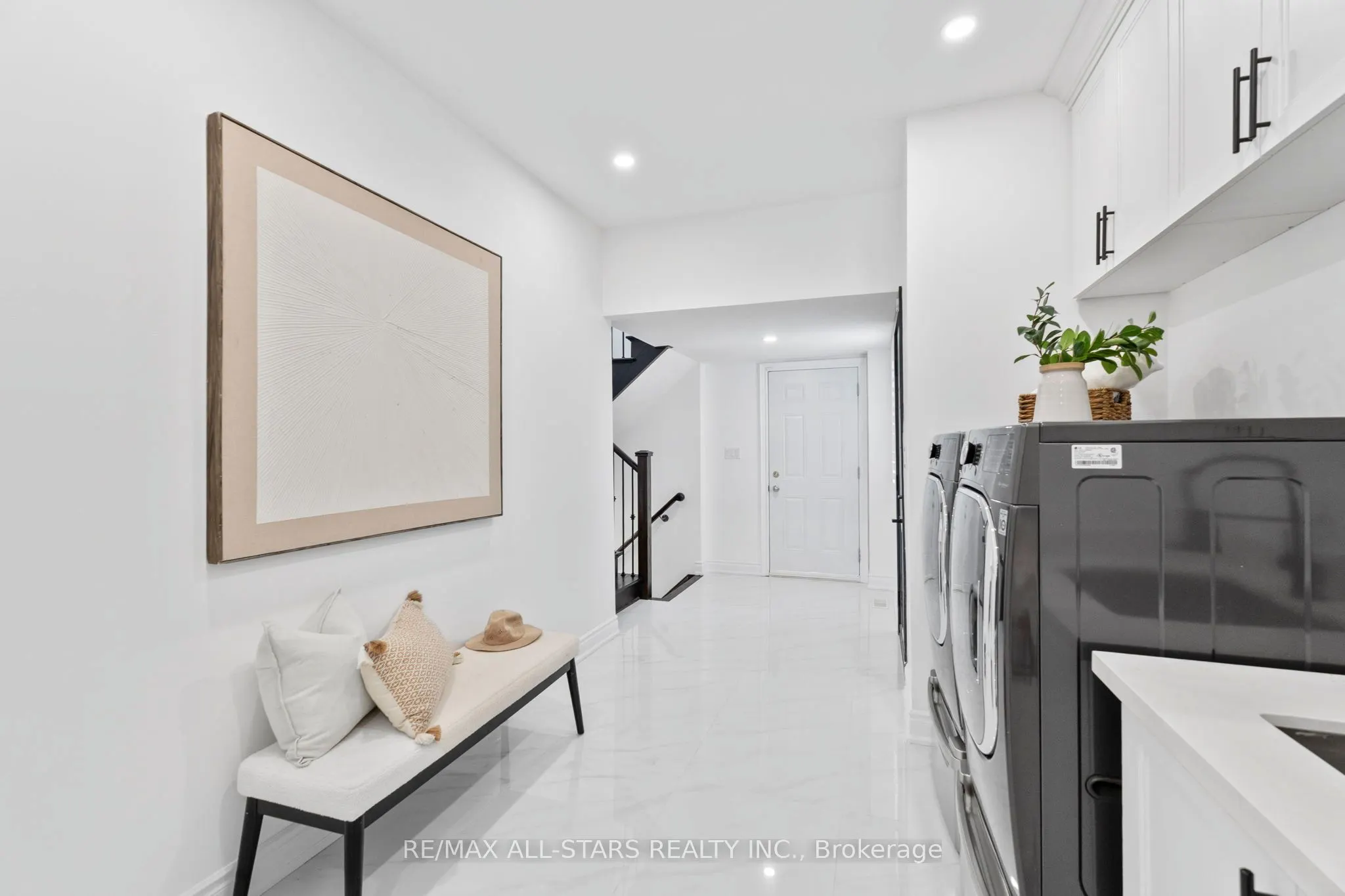 21 Country Club Crescent