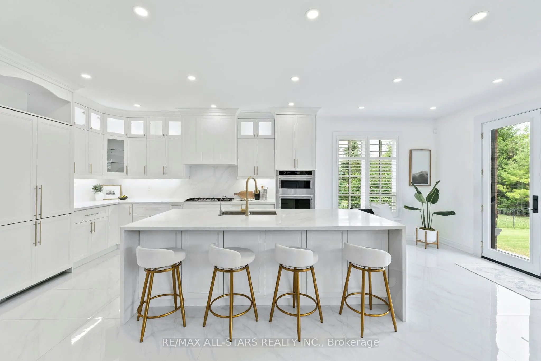 21 Country Club Crescent