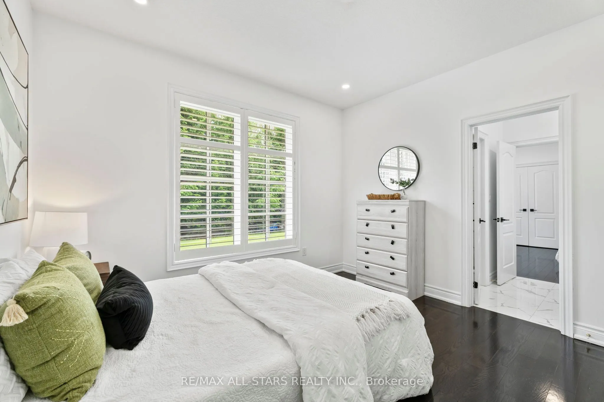 21 Country Club Crescent