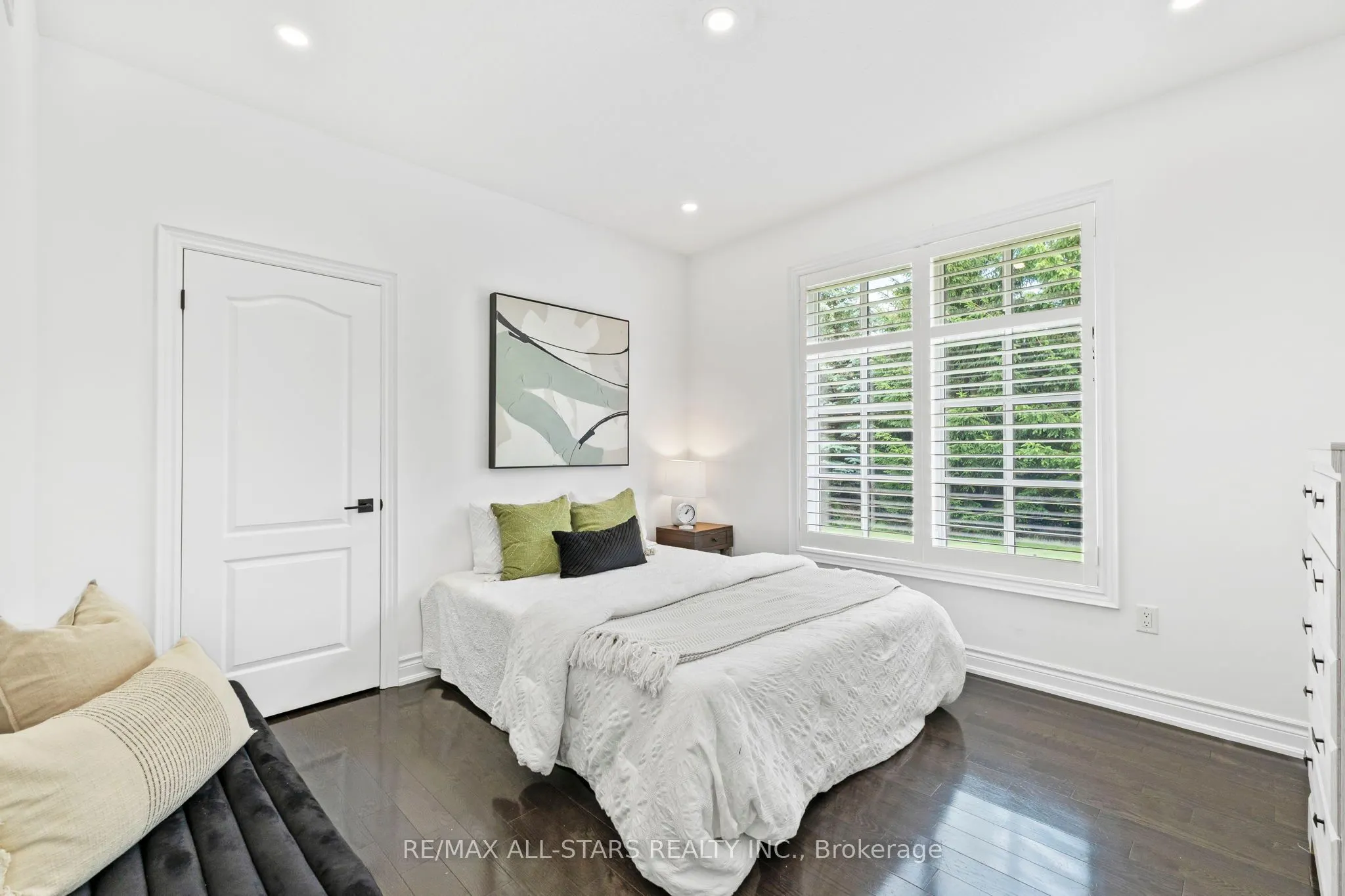 21 Country Club Crescent
