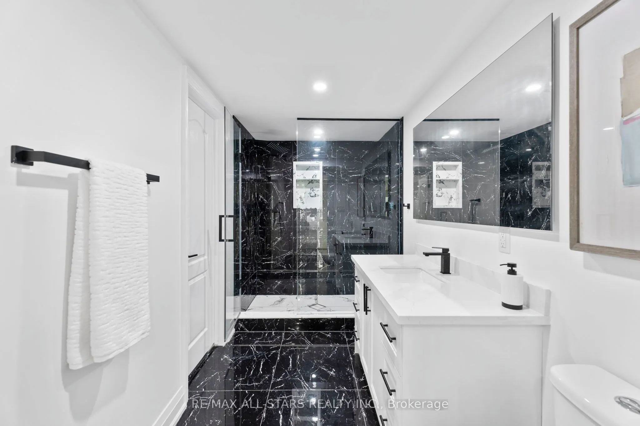 21 Country Club Crescent