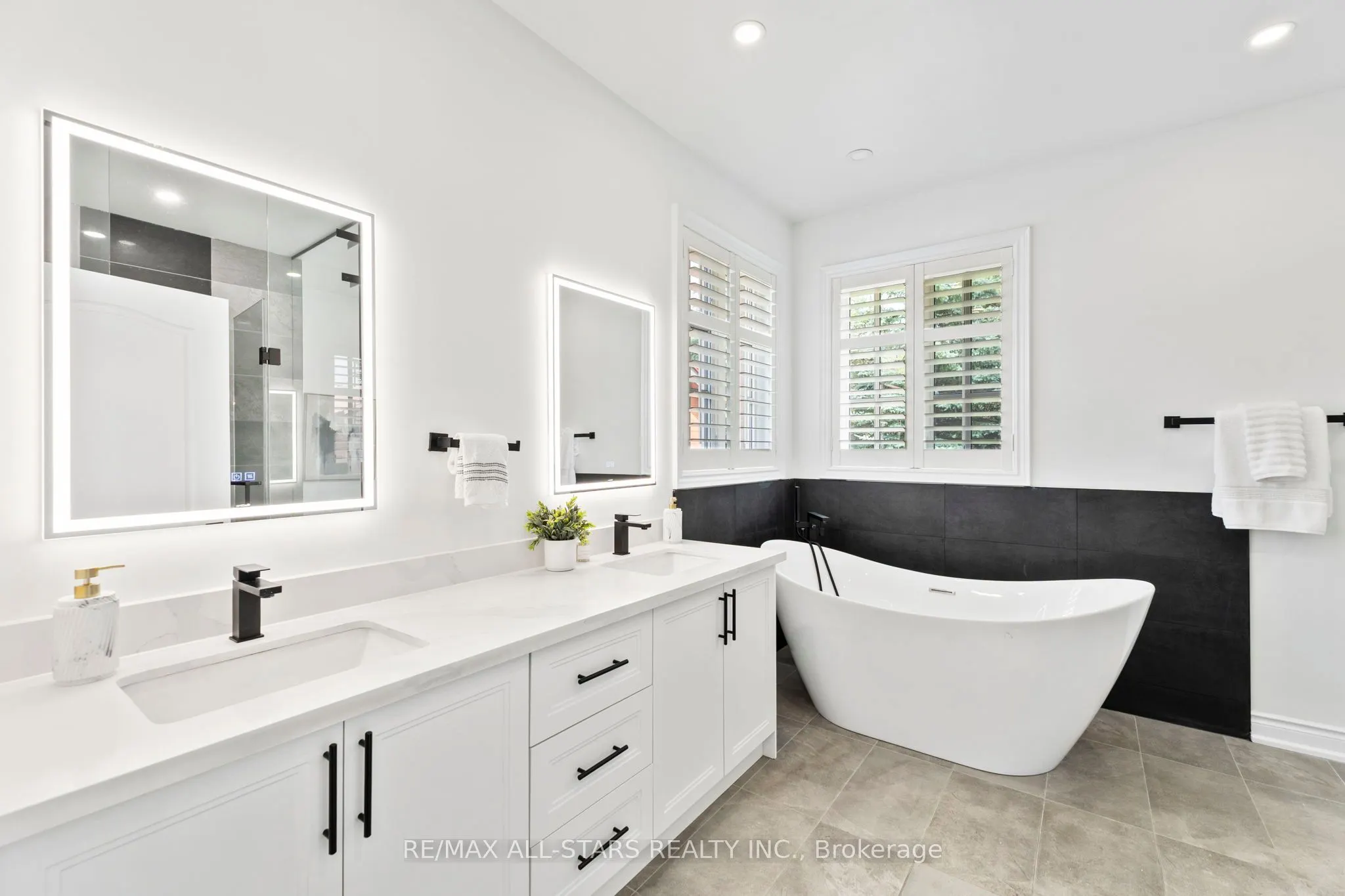 21 Country Club Crescent