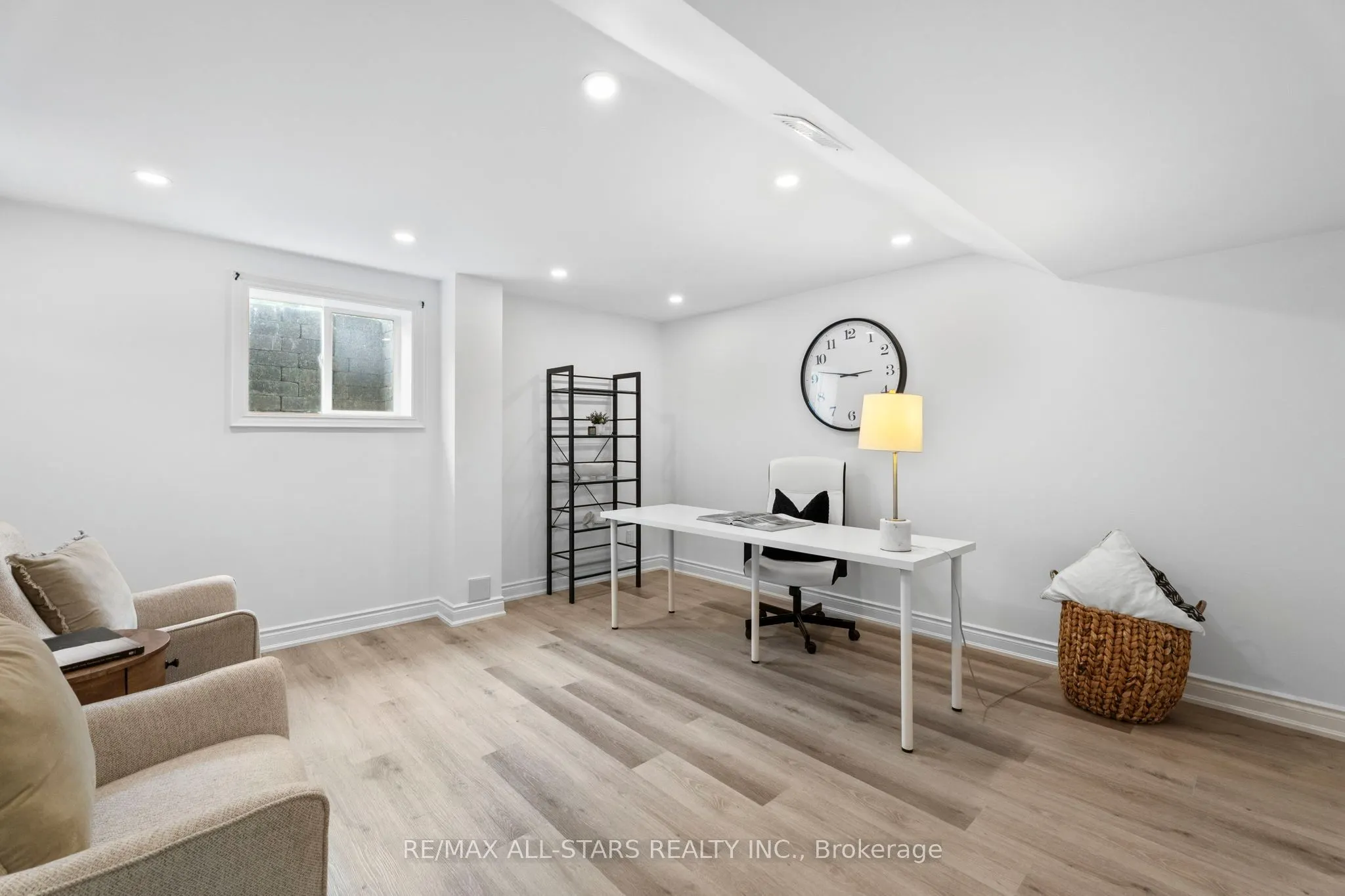 21 Country Club Crescent