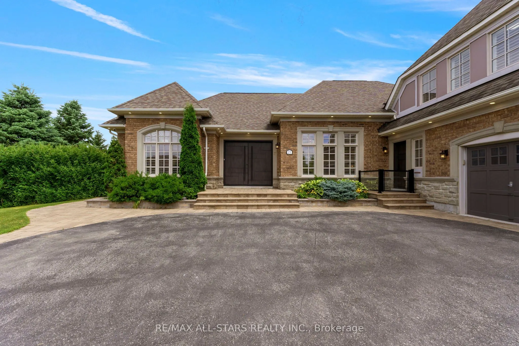 21 Country Club Crescent