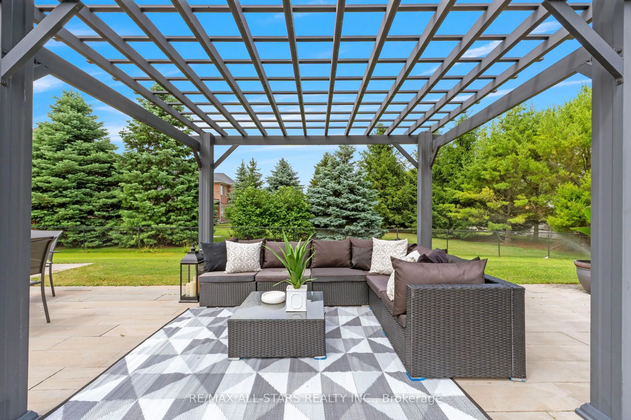 21 Country Club Crescent