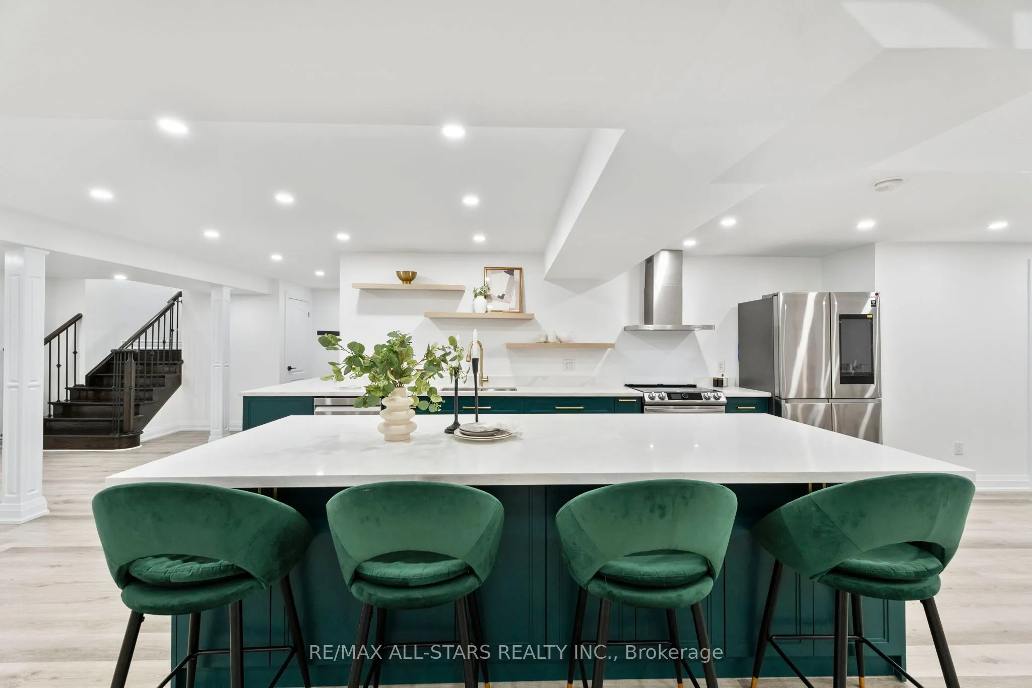 21 Country Club Crescent