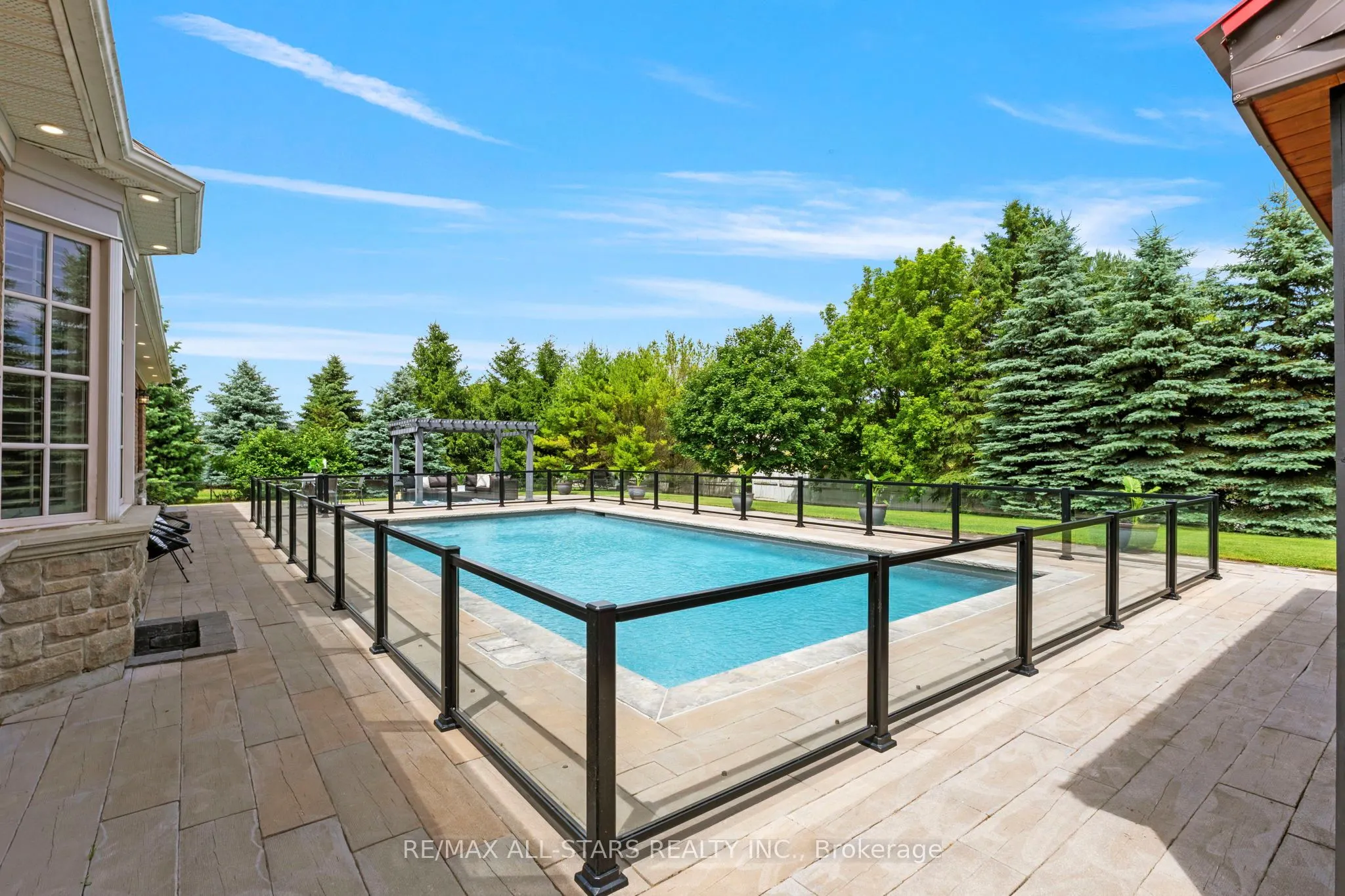 21 Country Club Crescent