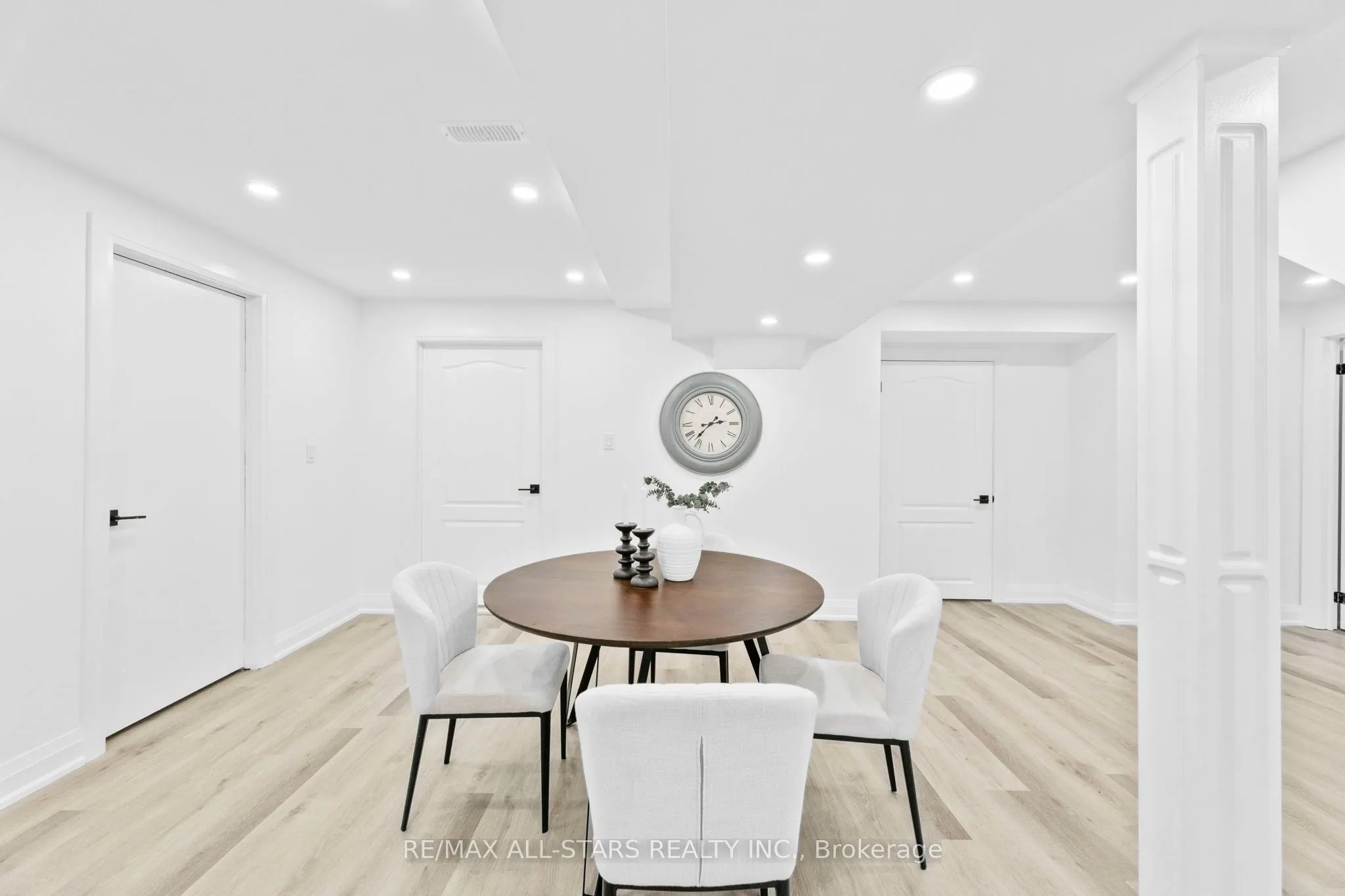 21 Country Club Crescent
