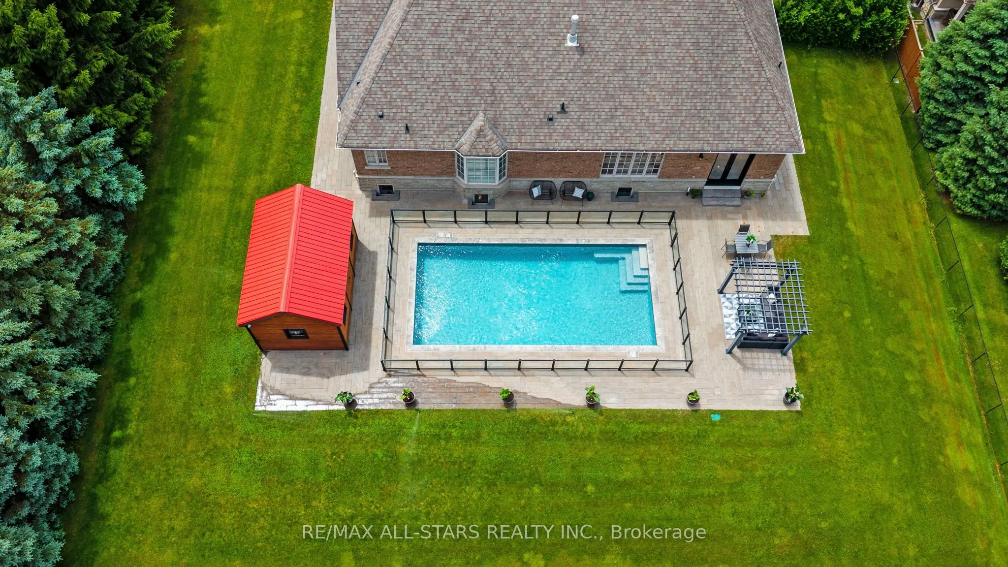 21 Country Club Crescent