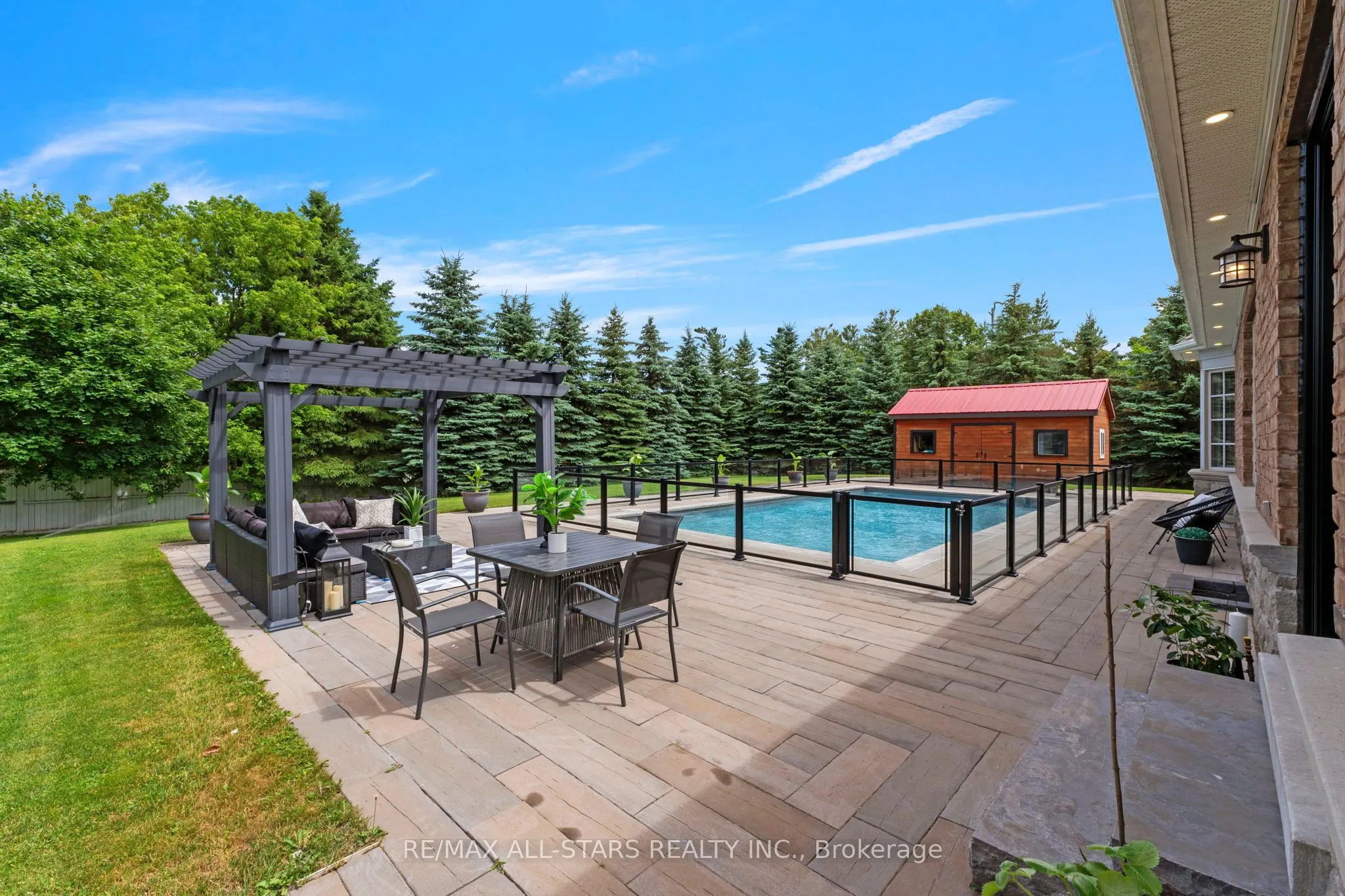 21 Country Club Crescent