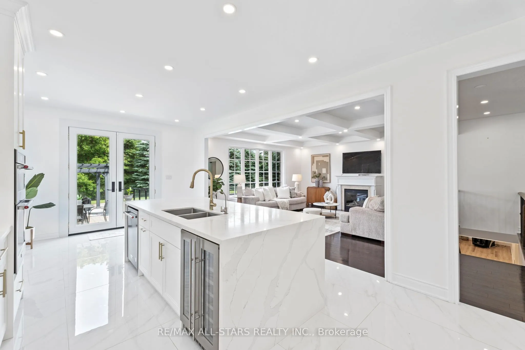 21 Country Club Crescent