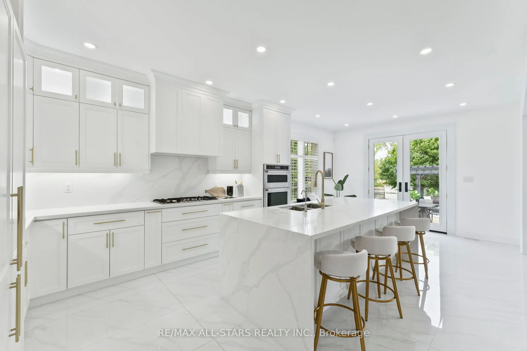 21 Country Club Crescent