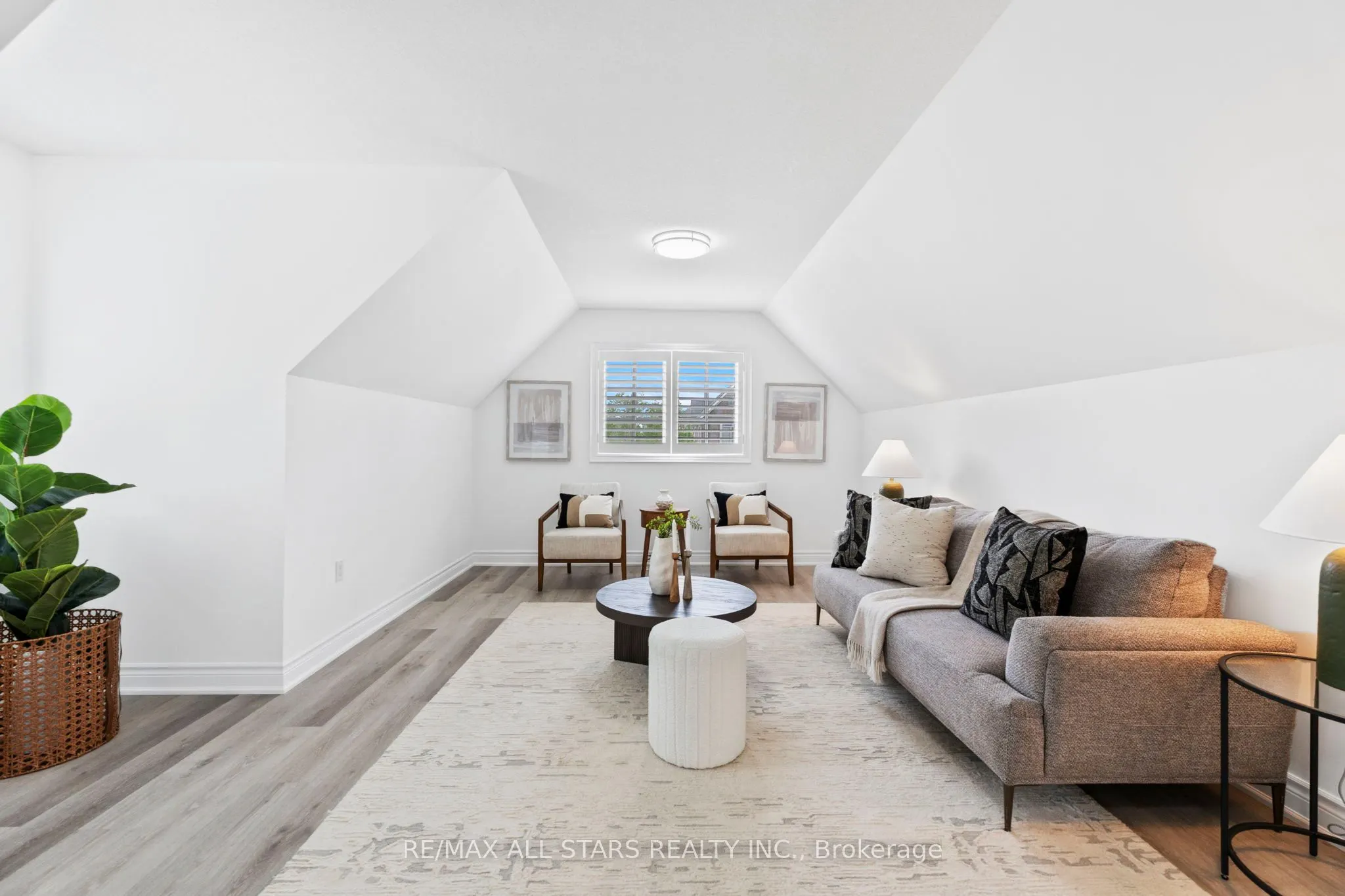 21 Country Club Crescent