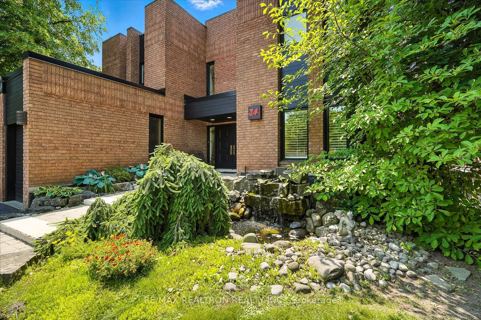 34 Prince Edward Boulevard