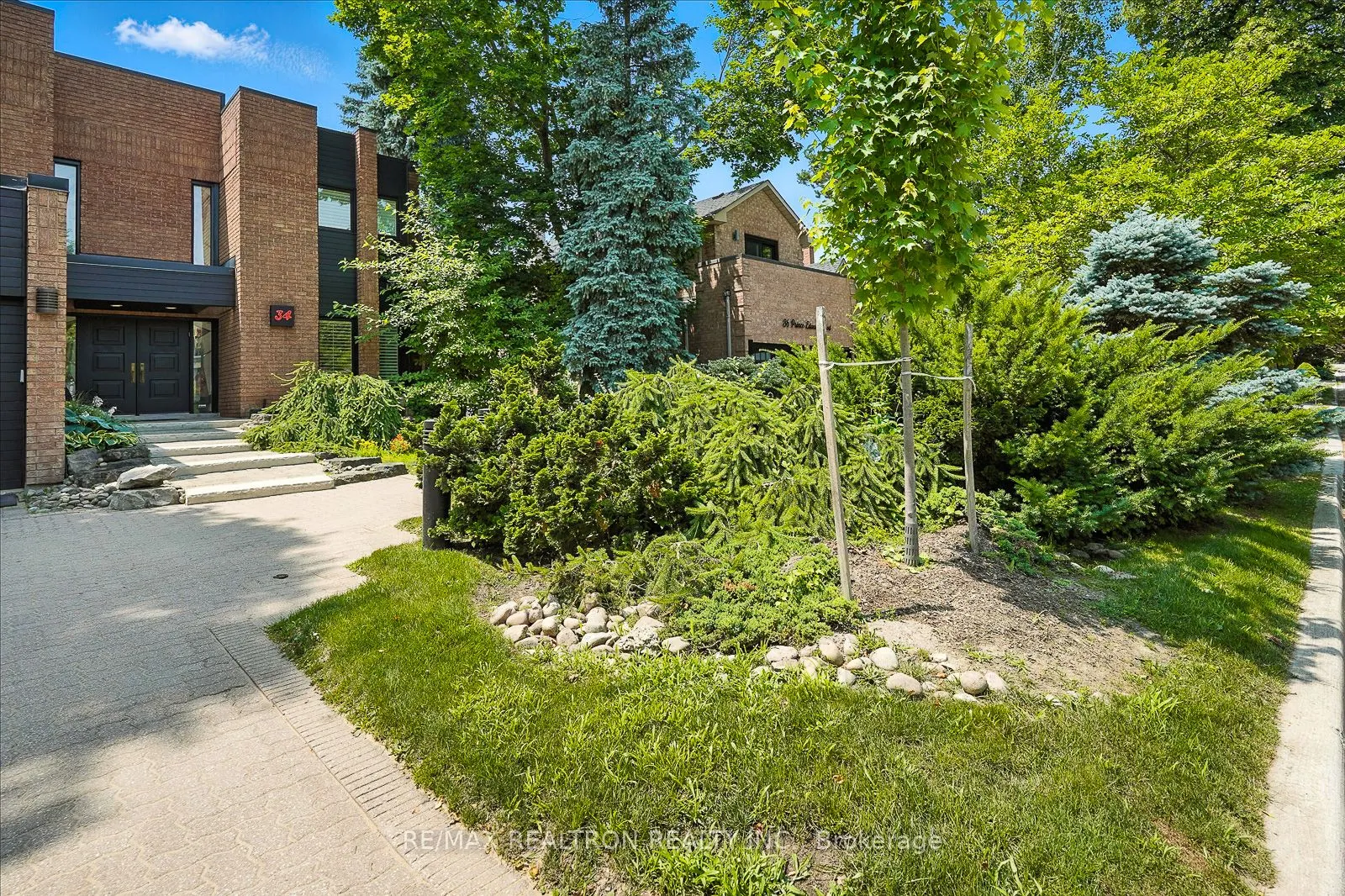 34 Prince Edward Boulevard