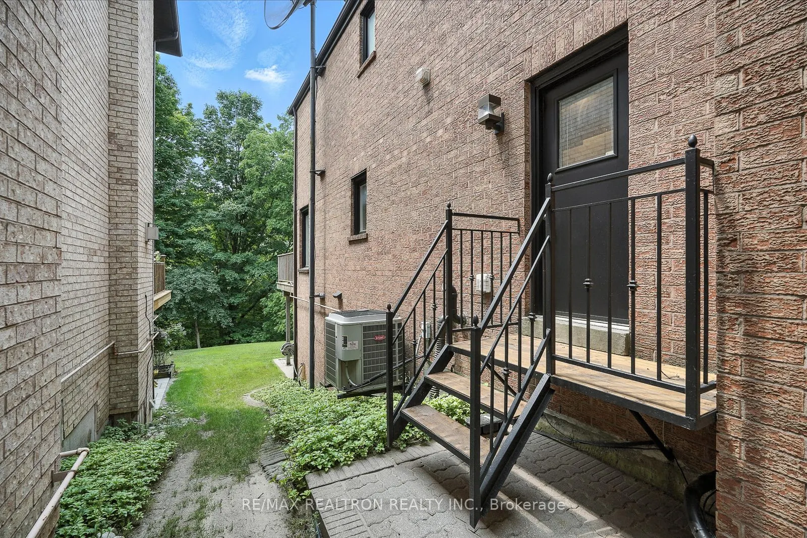 34 Prince Edward Boulevard