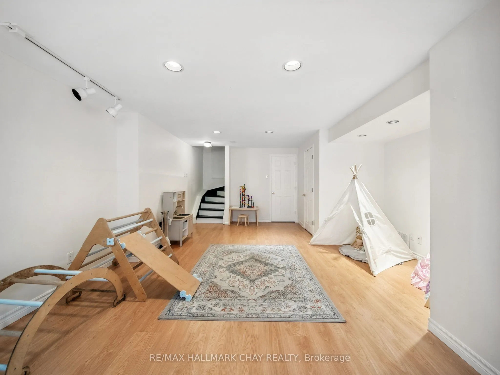 8 Darren Drive
